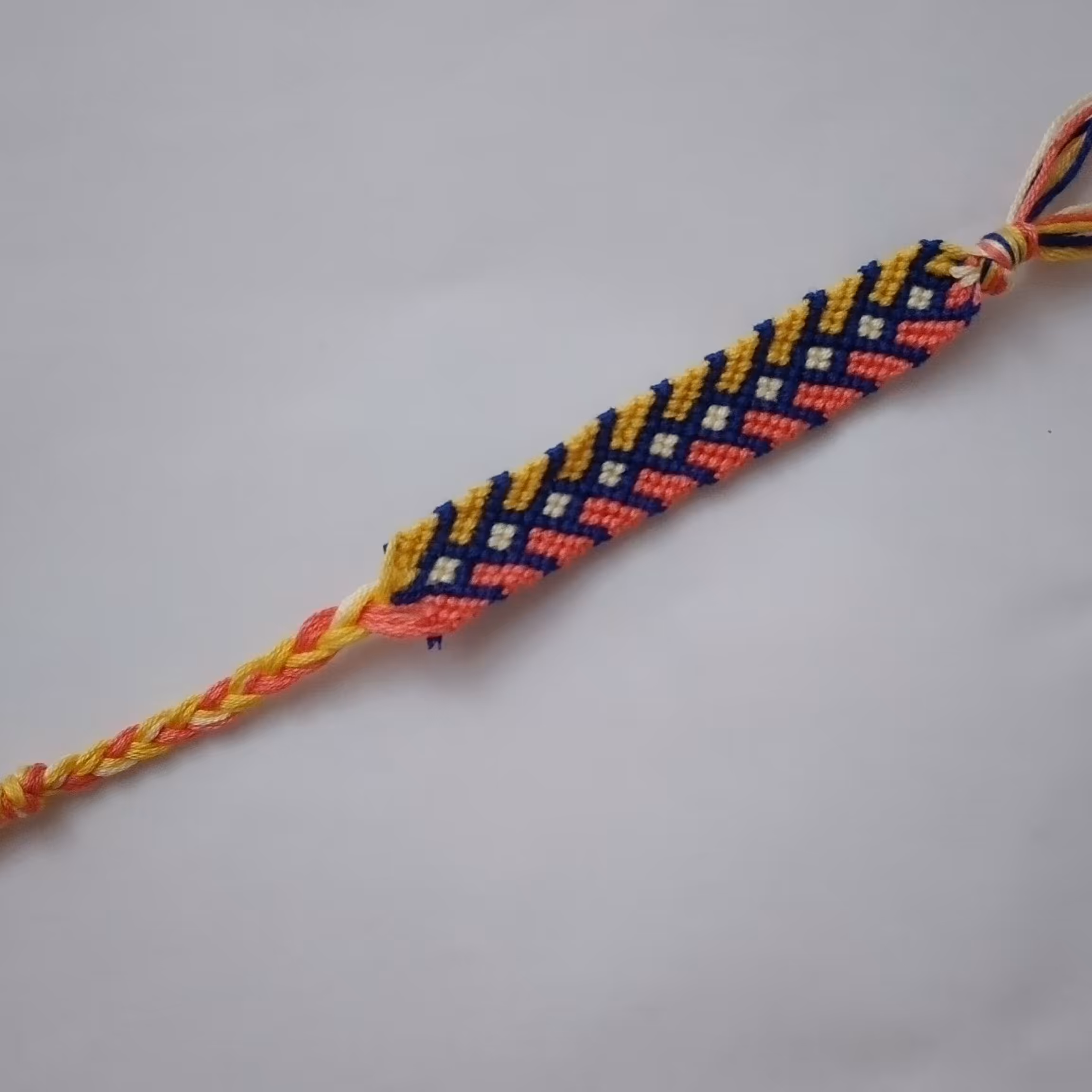 دستبند دوستی 108