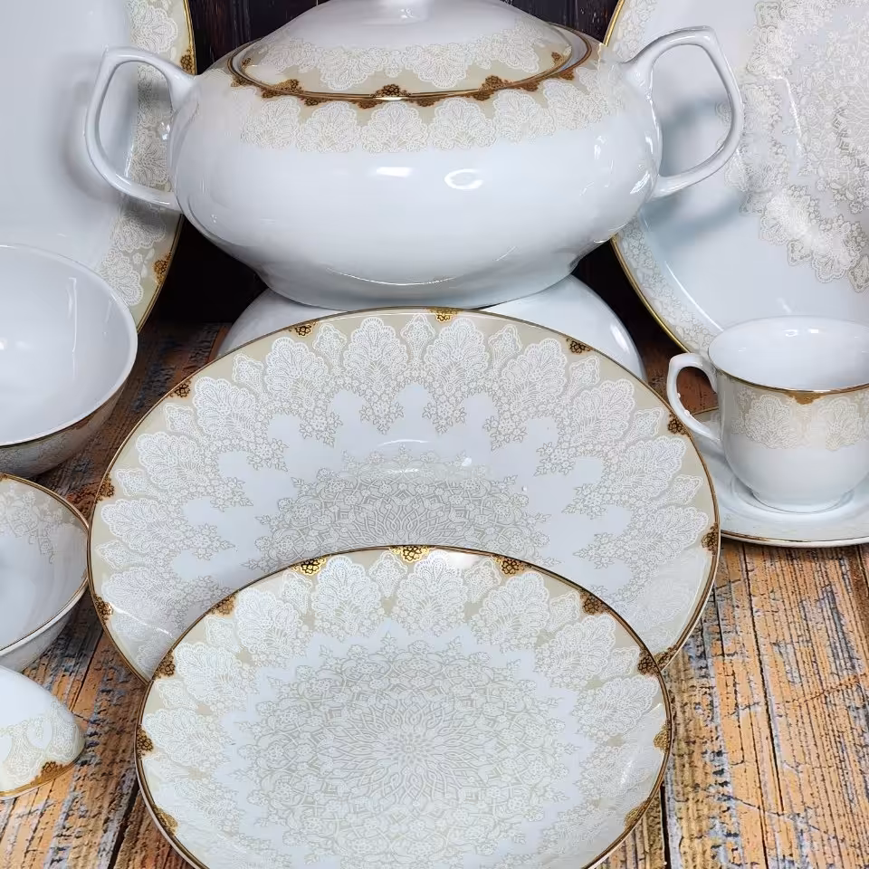 چینی پردیس 12نفره ،6نفره قالب هرمس هزینه ارسال به عهده مشتری محترم 