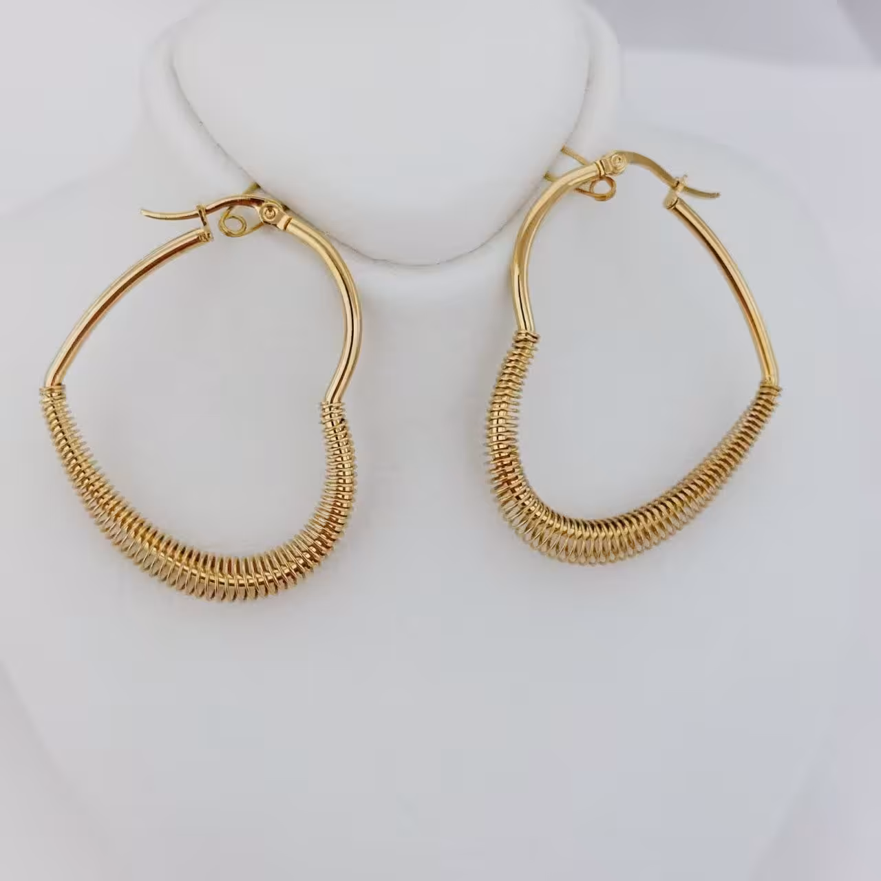 گوشواره قلب کد10562 طرح طلا.استاینلس استیل.با آبکاری طلا.ضد حساسیت.رنگ ثابت