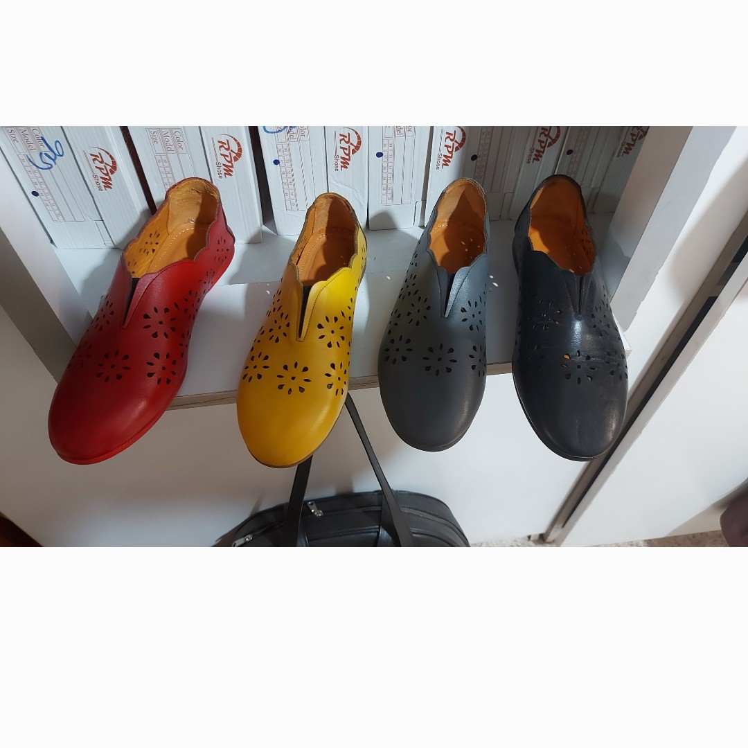 کفش راحتی تمام چرم زنانه