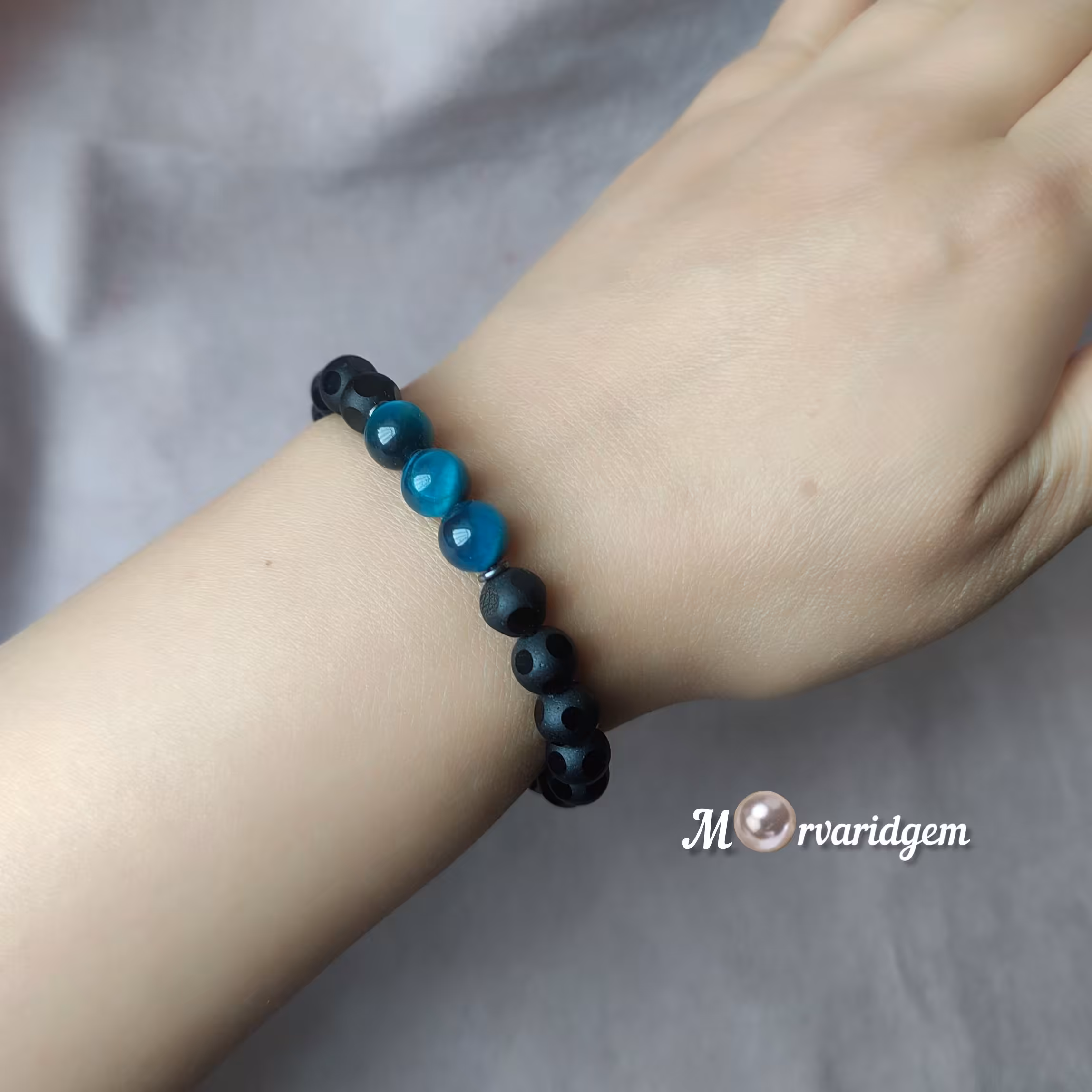 دستبند سنگ اصل چشم ببر آبی و اونیکس تراش  دایره ای.  اسپورت