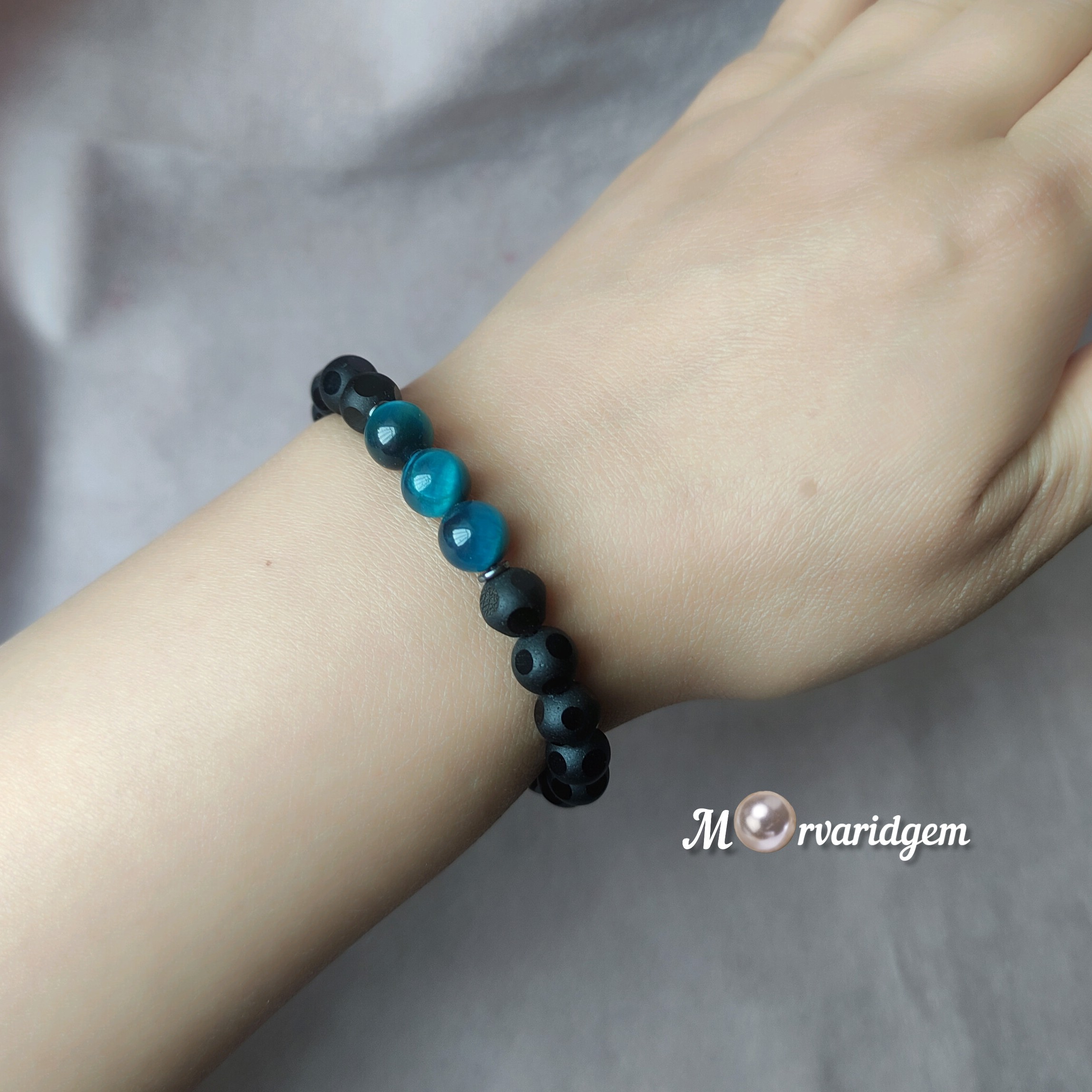 دستبند سنگ اصل چشم ببر آبی و اونیکس تراش دایره ای. اسپورت