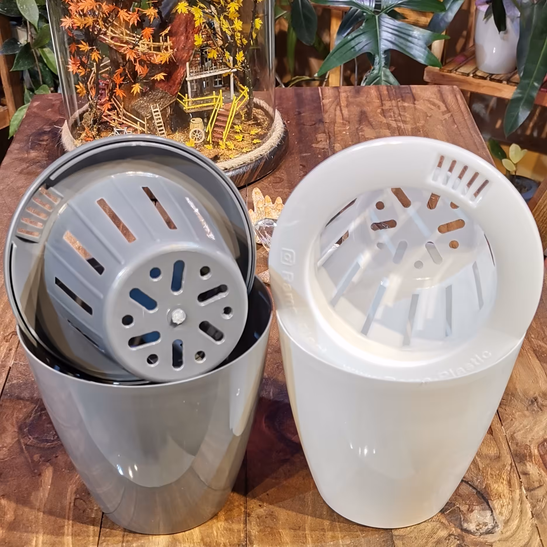 گلدان هیدروپونیک سایز9 در دو رنگ سفید ونوک مدادی