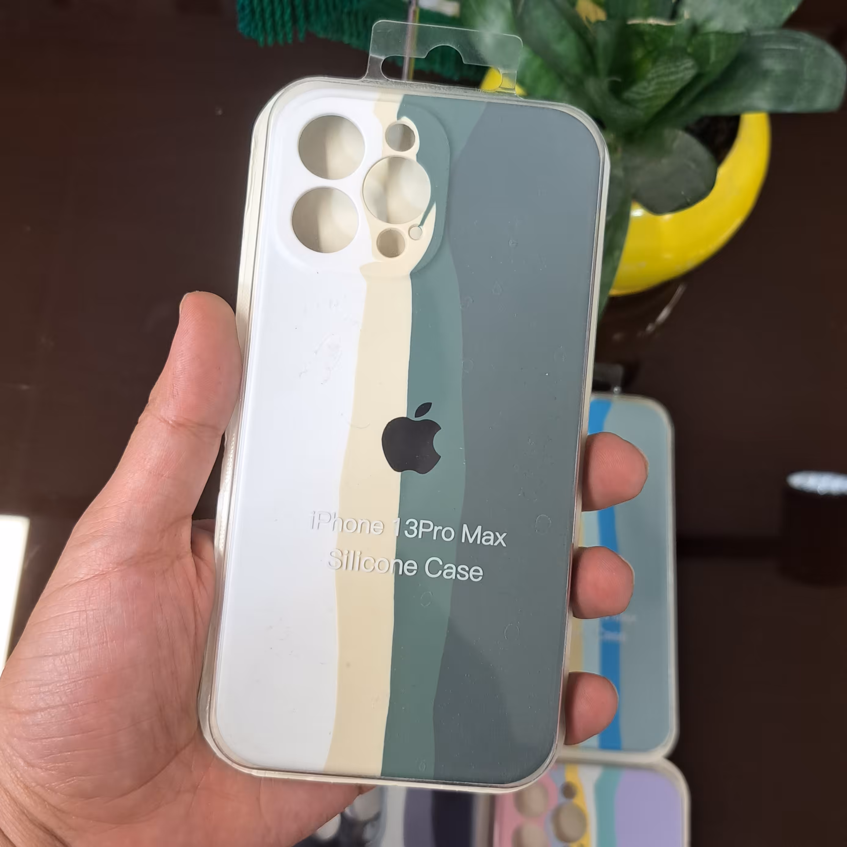 گارد (قاب) آبرنگی پاک کنی اورجینال برای اکثر گوشی های موجود در بازار  در رنگ های مختلف