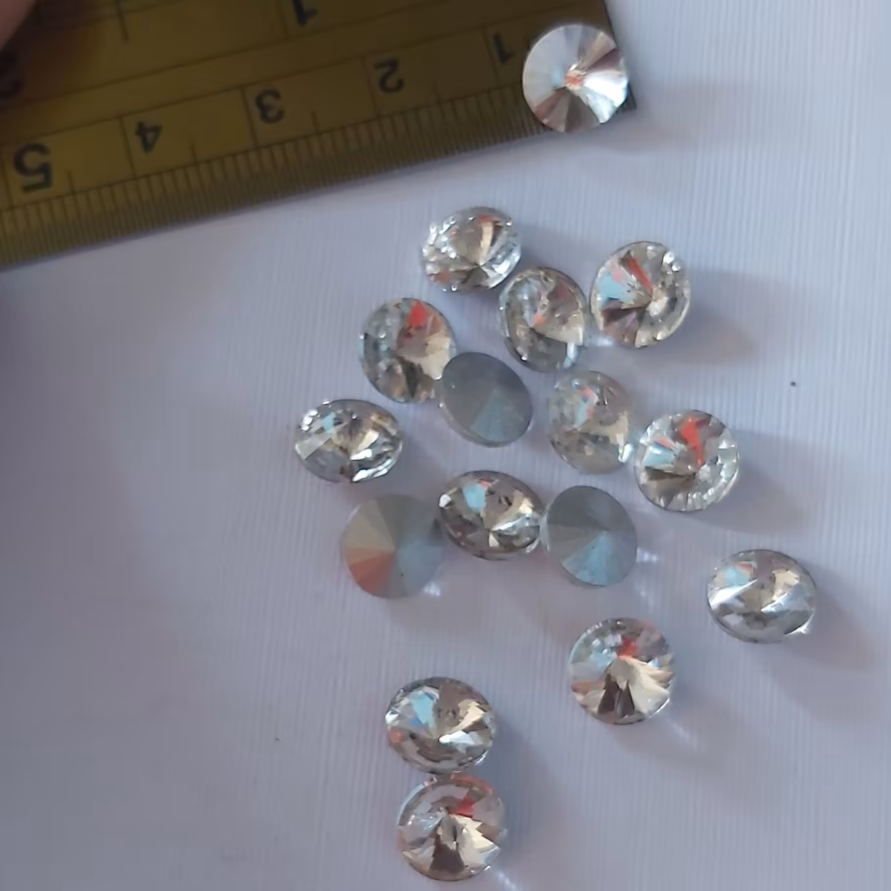 نگین کوچک گرد مدل چتری سنگی پشت جیوه حدود8میلی متر یک عدد