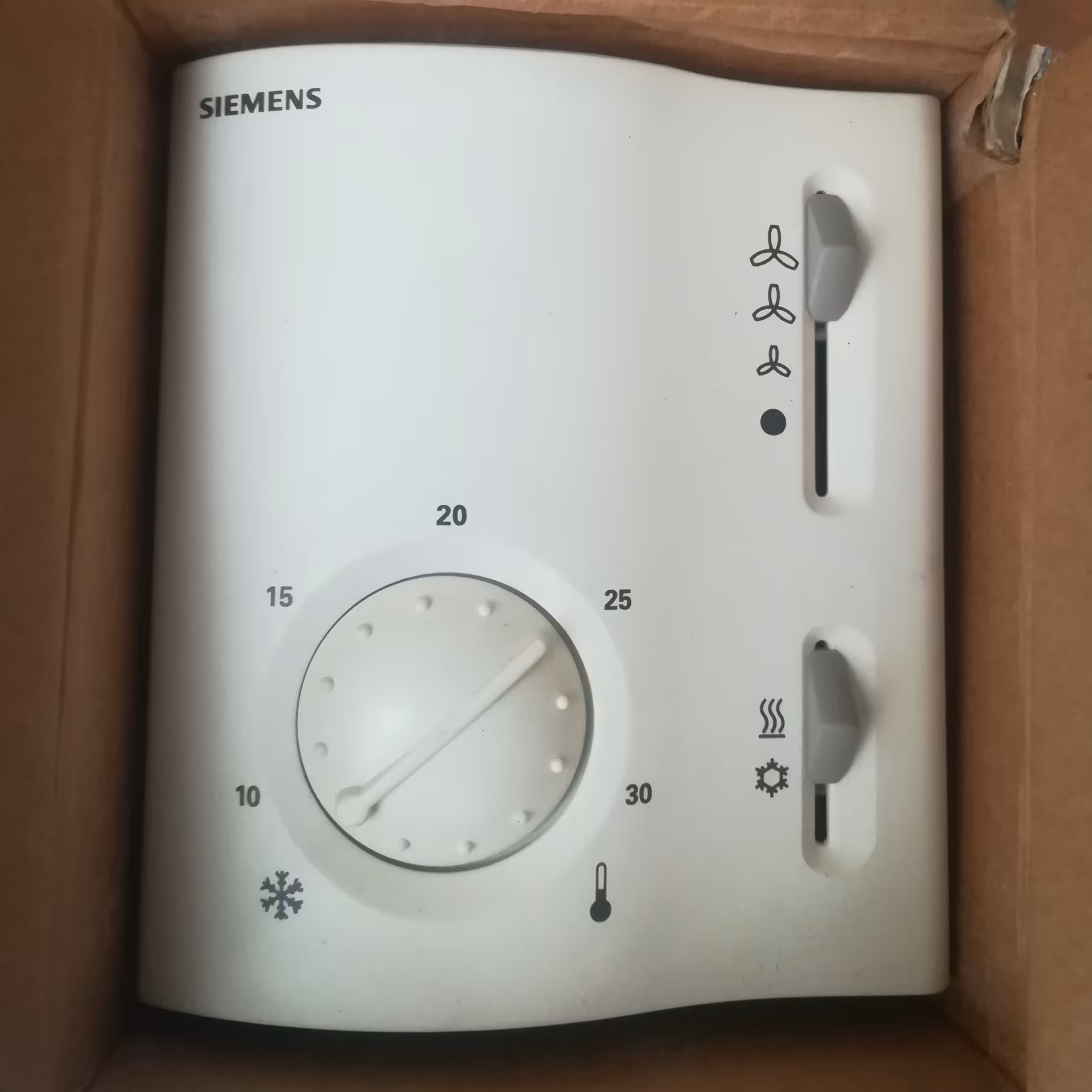 ترموستات آنالوگ دو فصل زیمنس مدل RAB10