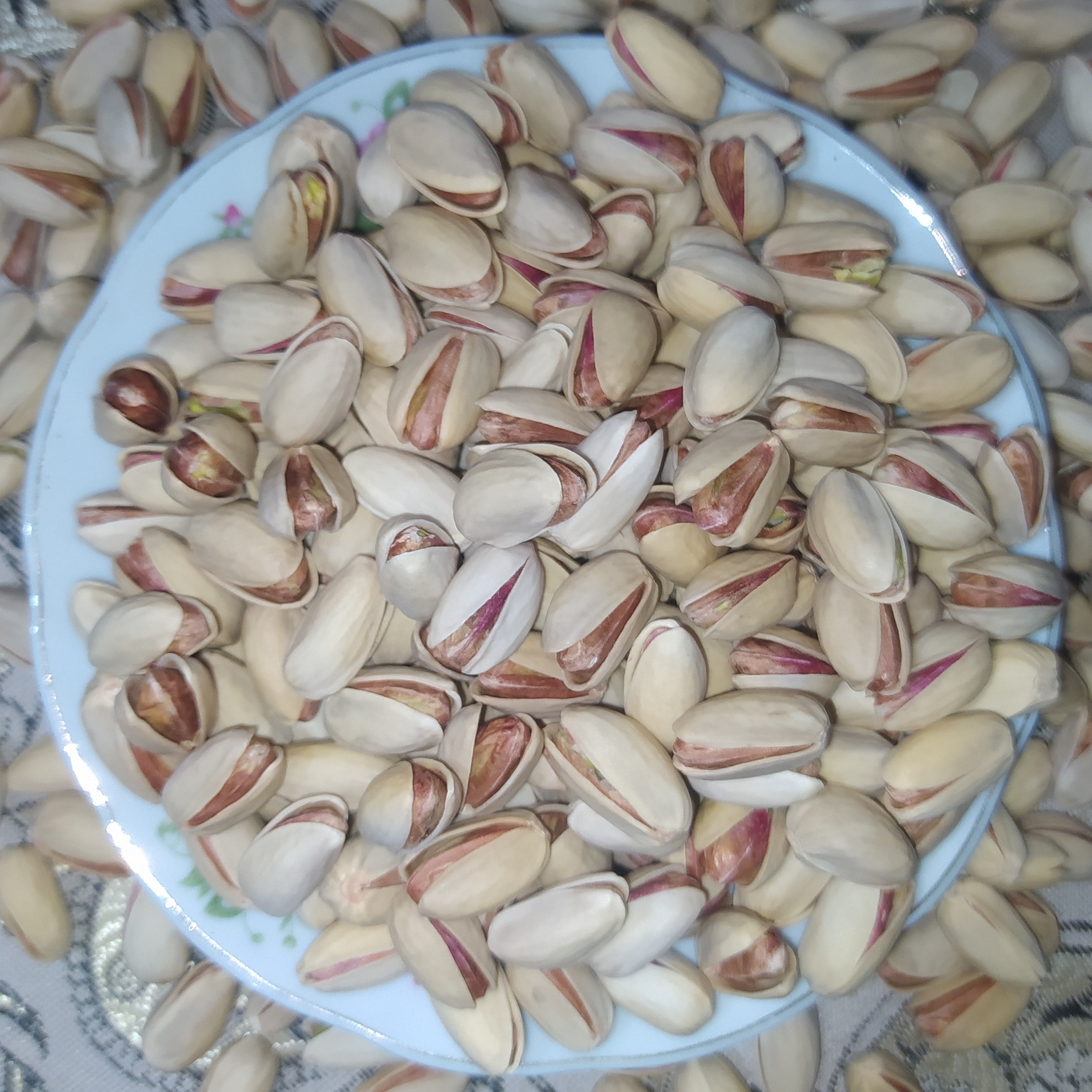 پسته اکبری نیم کیلویی