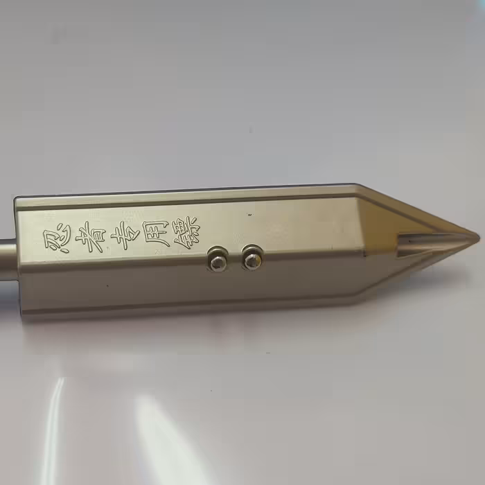 اسباب بازی لیزر با نور قرمز و لامپ هالوژنی