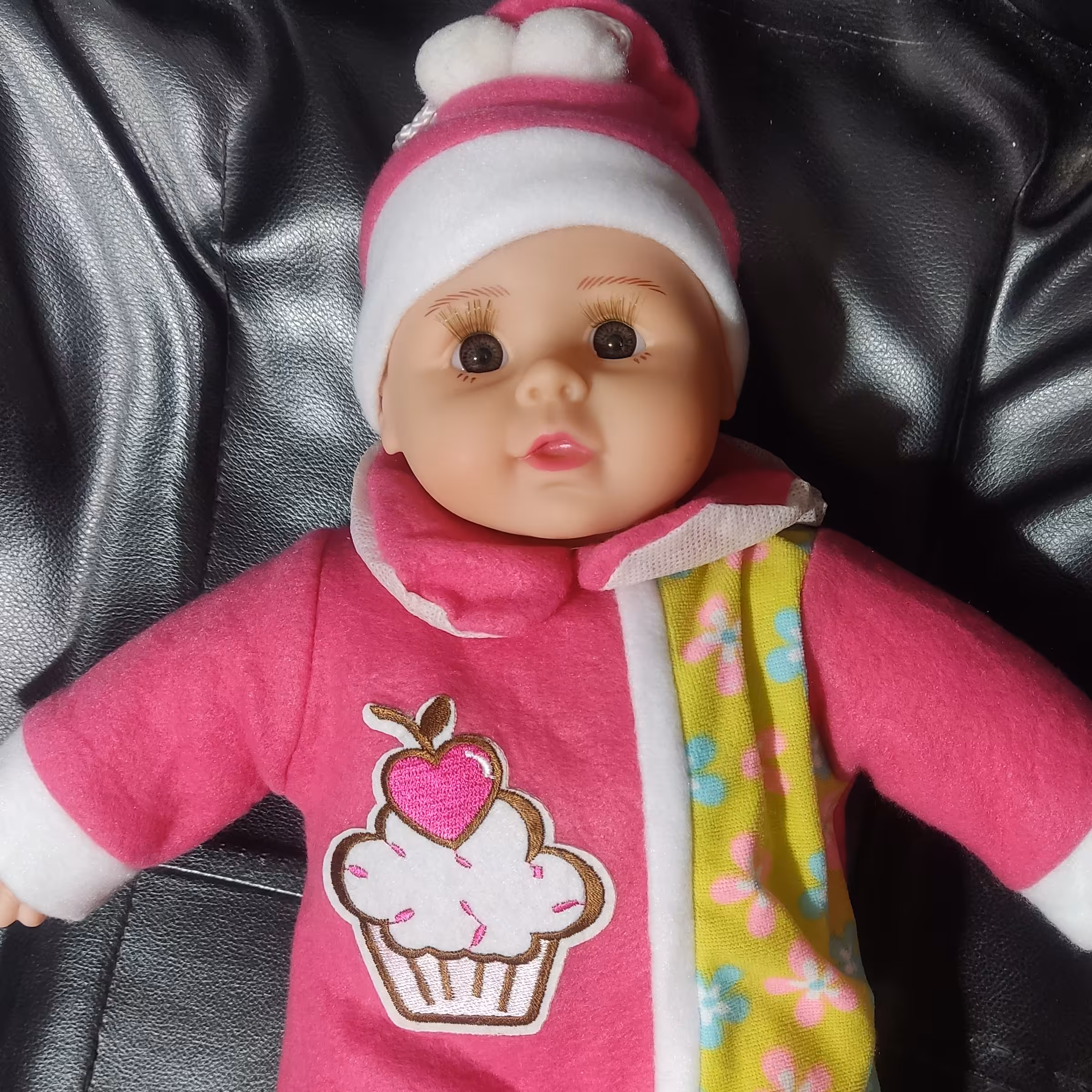 عروسک پسر . موزیکال . جعبه دار .رنگ بندی. وزن 350 .قد 42 