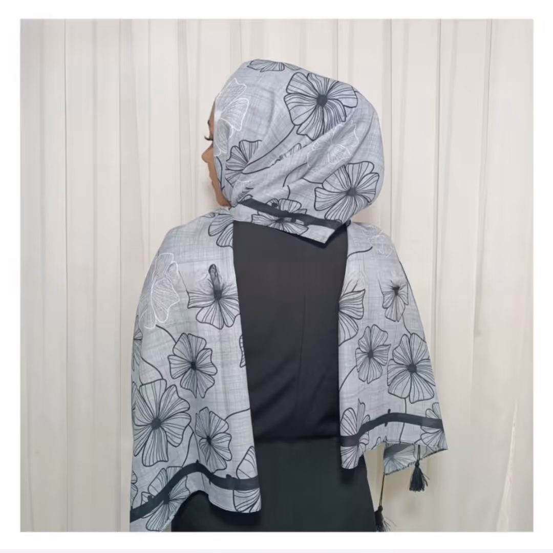 شال نخی منگوله دار طرح گل