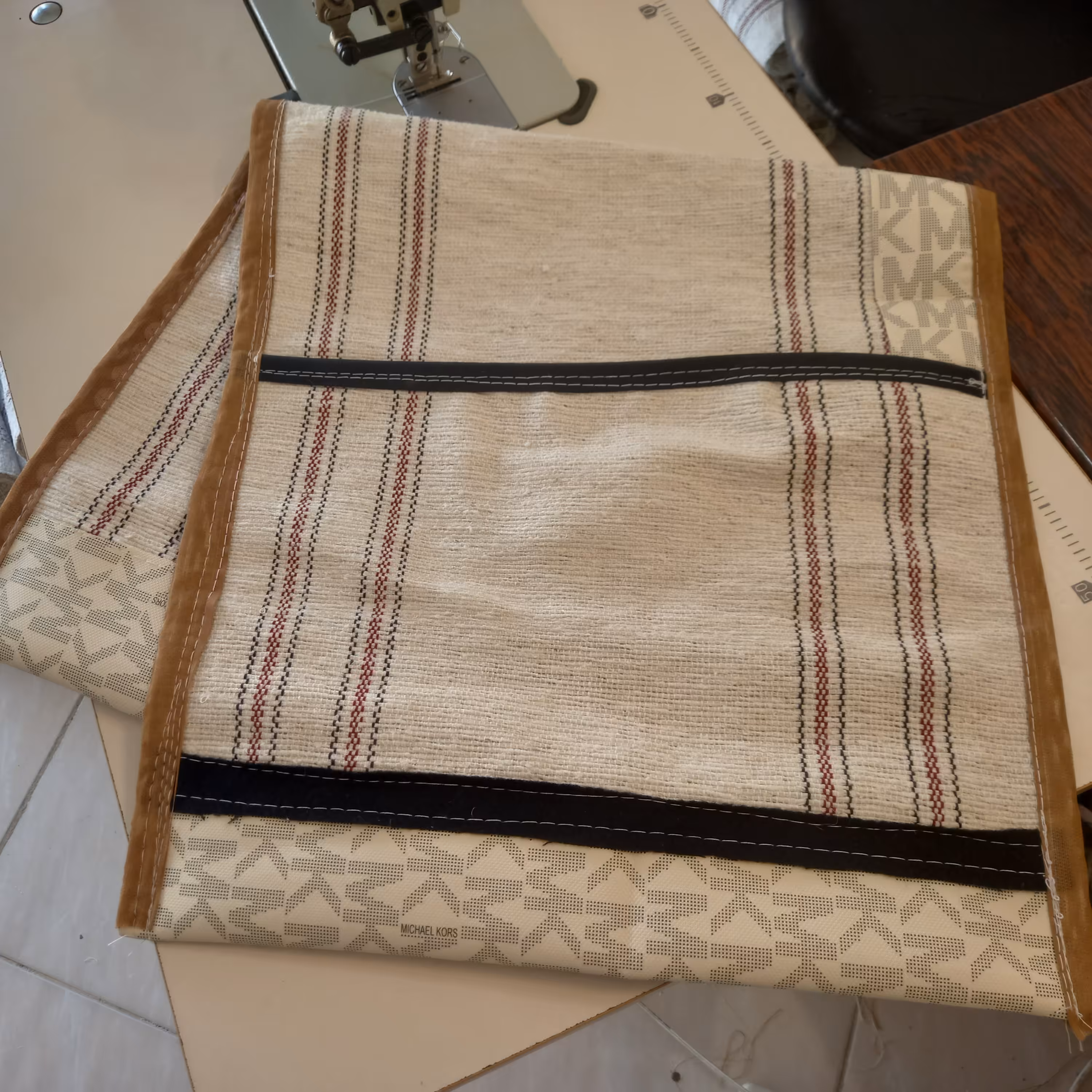 خورجین فوم دار  شیک و کاربردی