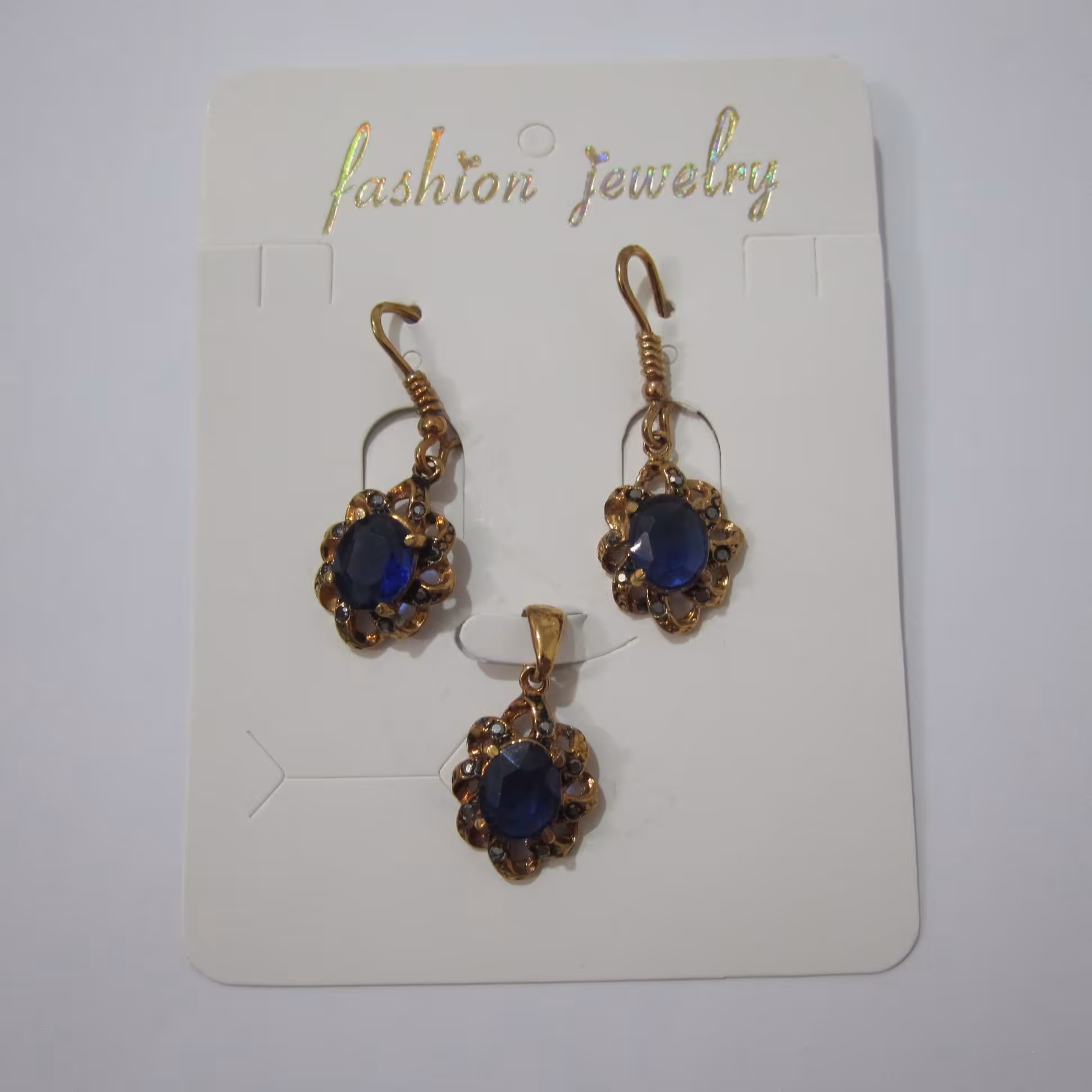 نیم ست زنانه آبکاری شده ضد حساسیت با نگینهای طرح یاقوت کبود