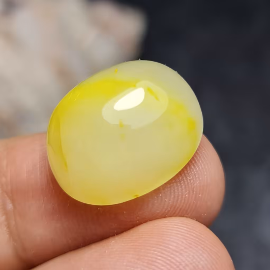 نگین فوق العاده زیبای سنگ صد درصد طبیعی کوارتز زرد بسیار خاص اصل معدنی
کد  27287
