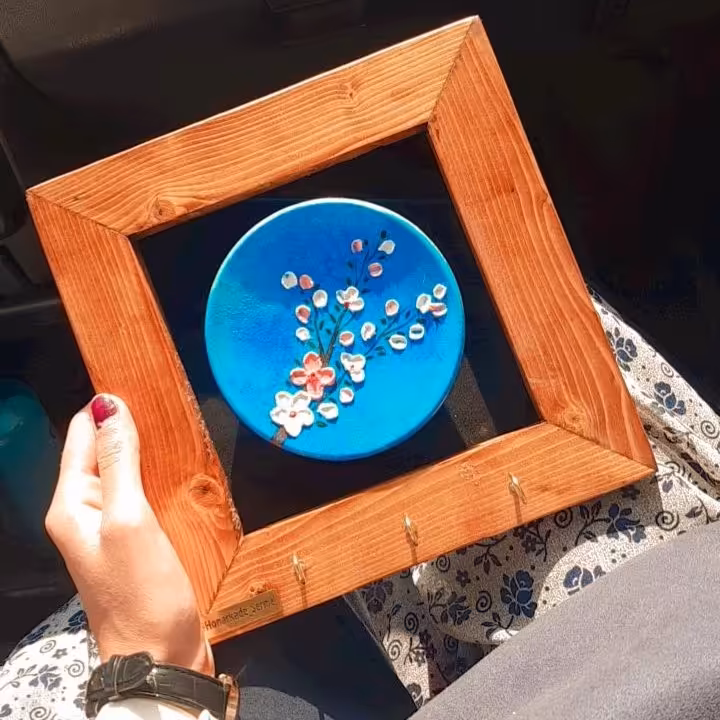 جاکلیدی دیوارکوب طرح گل برجسته 