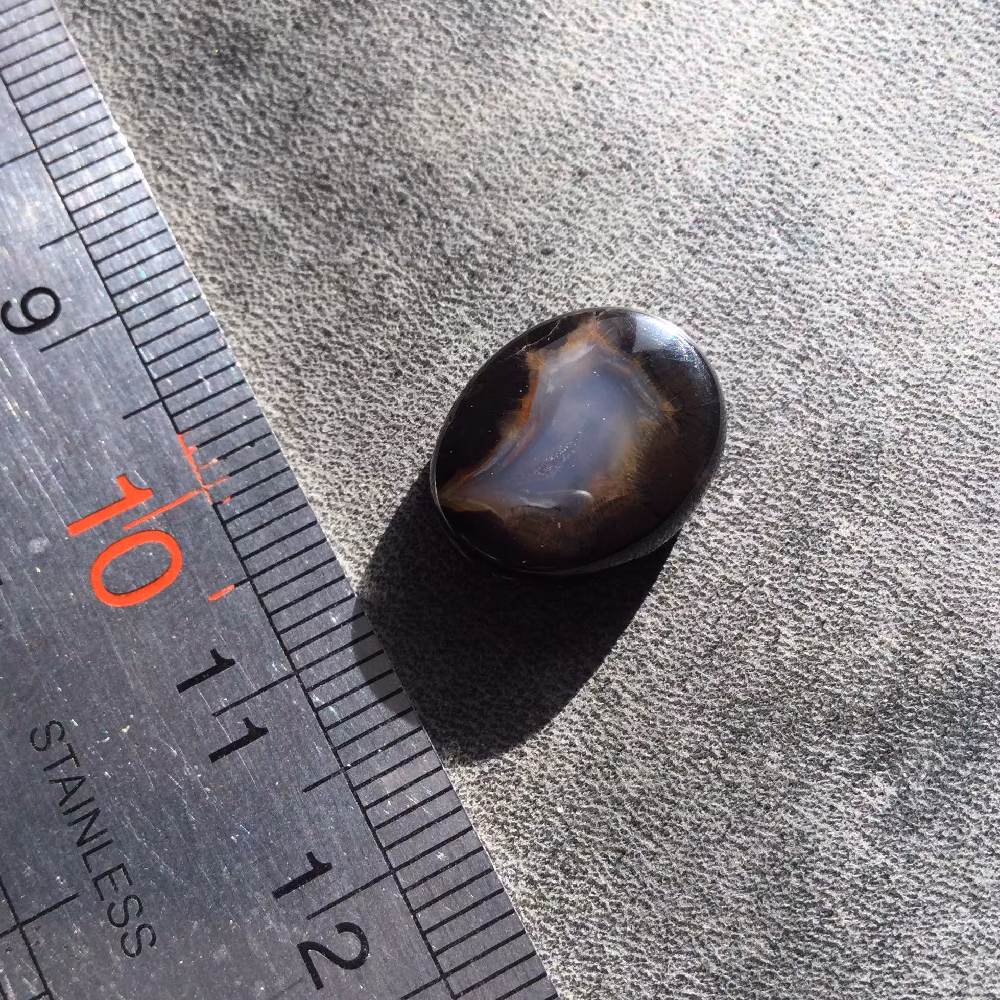 عقیق مشکی طبیعی ریز قواره خوش نقش 