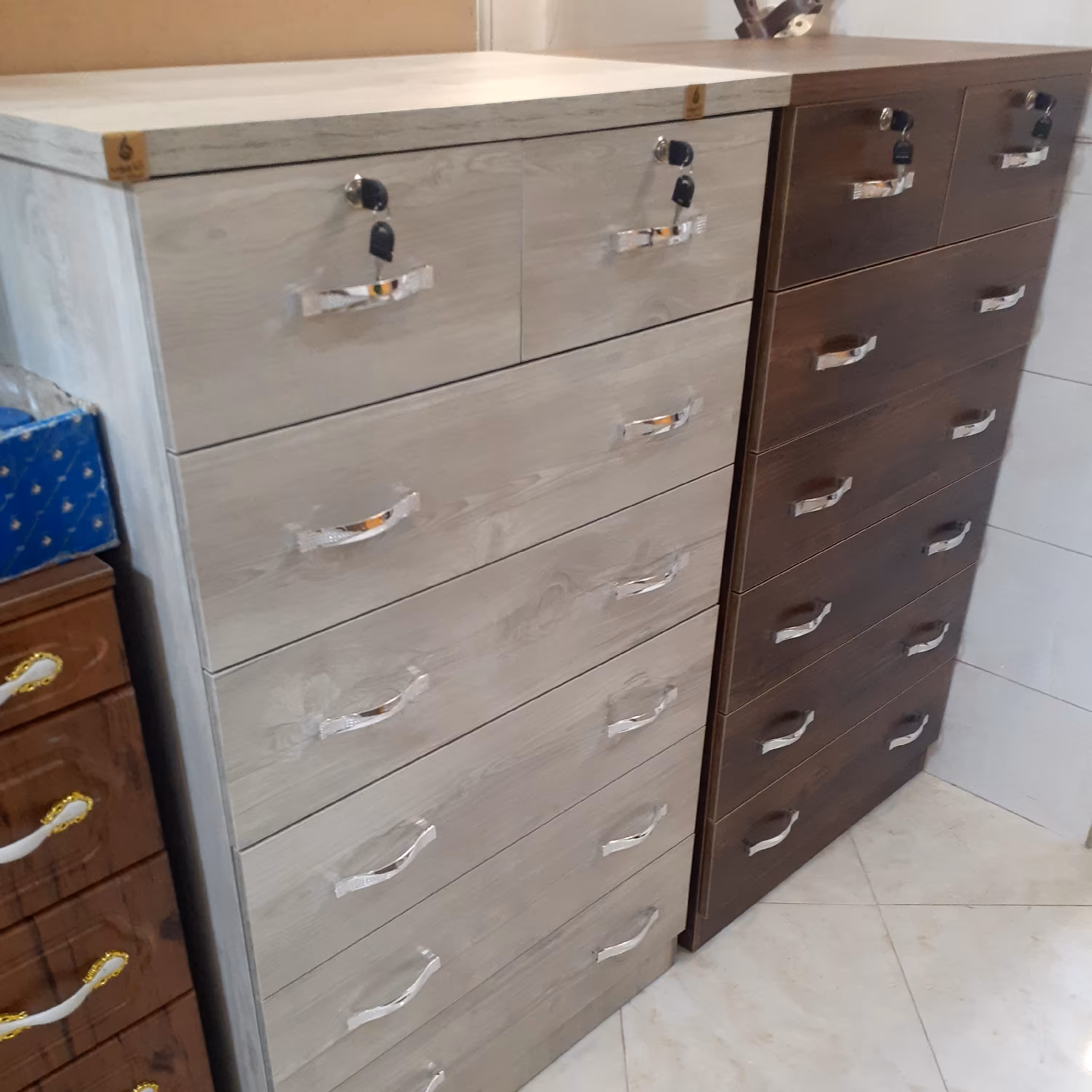 دراور 7 کشو ملامینه رنگ بندی دارد (ارسال با باربری و پس کرایه میباشد )