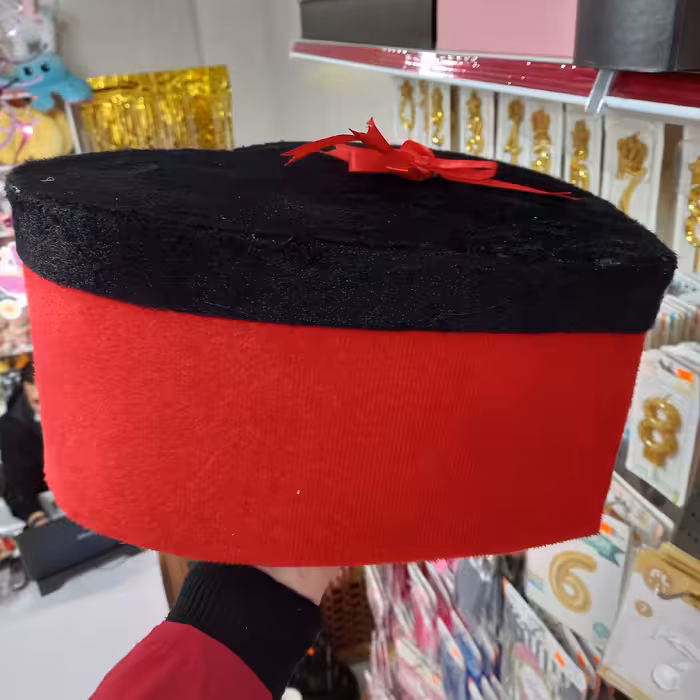  جعبه باکس قلبی قرمز مشکی  سایز 3  (تا سایز 10 موجوداست)