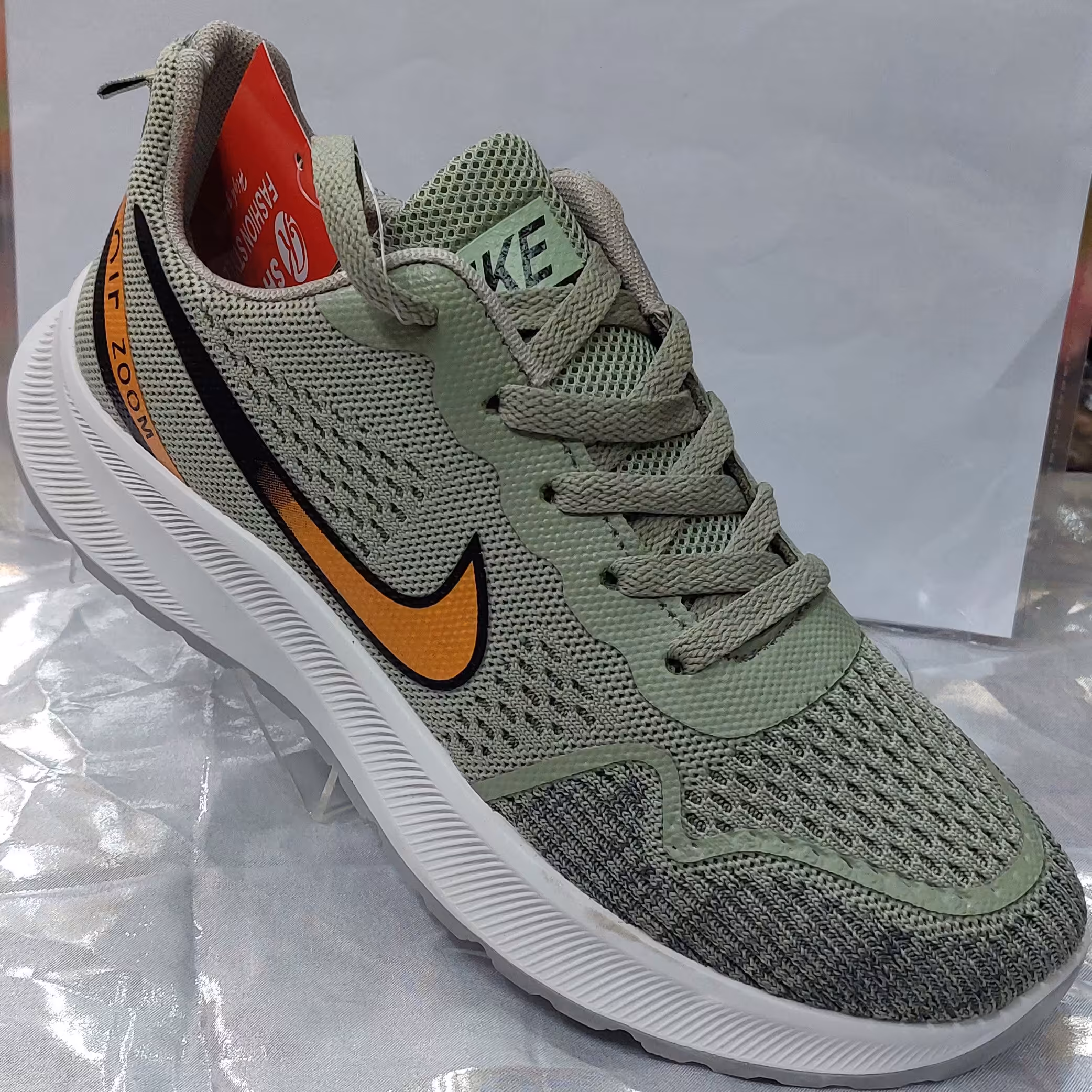 کتونی نایک اورجینال خارجی بسیار شیک و خوش استایل با قیمت استثنایی 