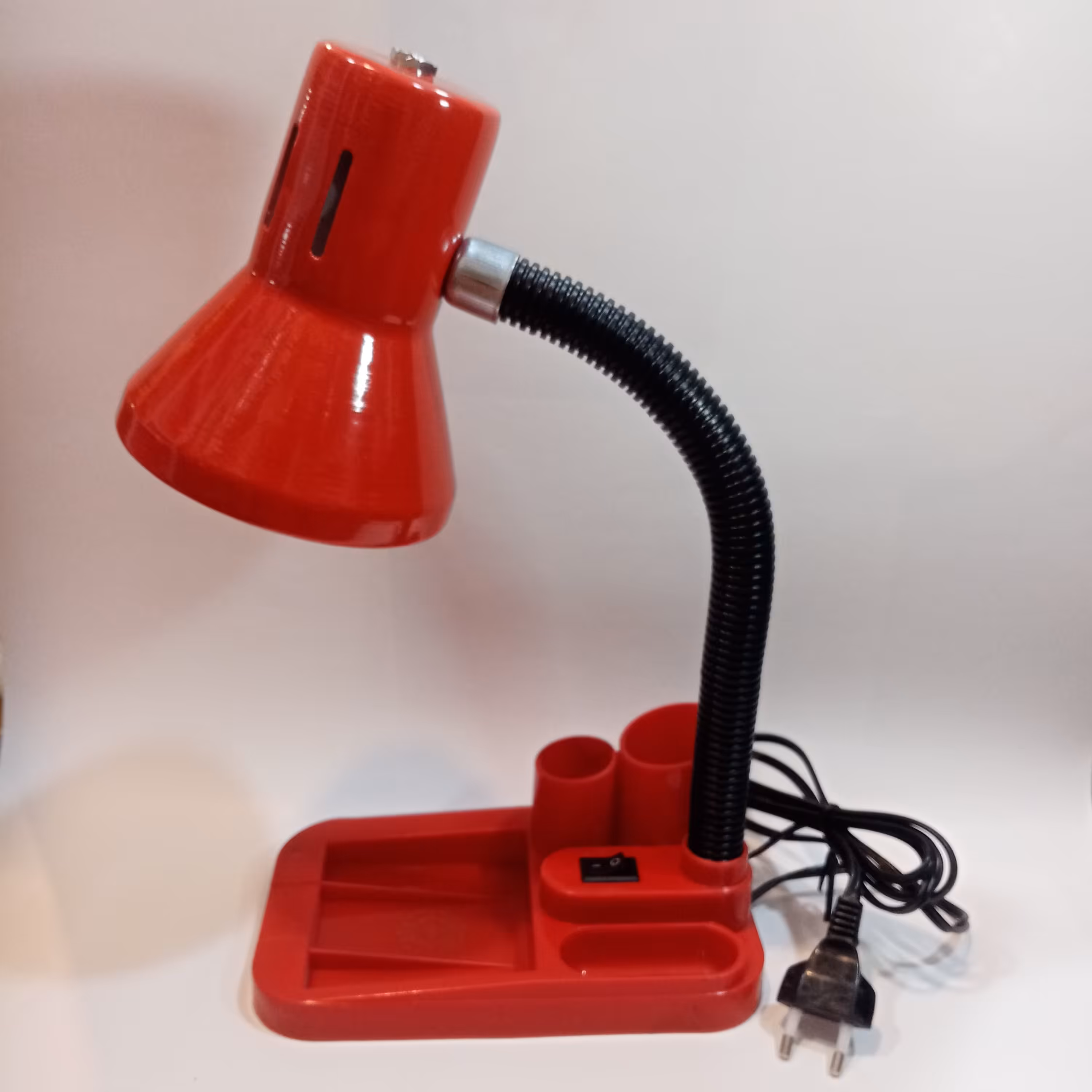 چراغ مطالعه مدل dl 105 رومیزی جاقلمی دار