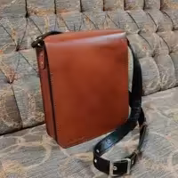 کیف رودوشی چرم طبیعی دست دوز پریا        کد   pmb 821 - C سایز بزرگ 