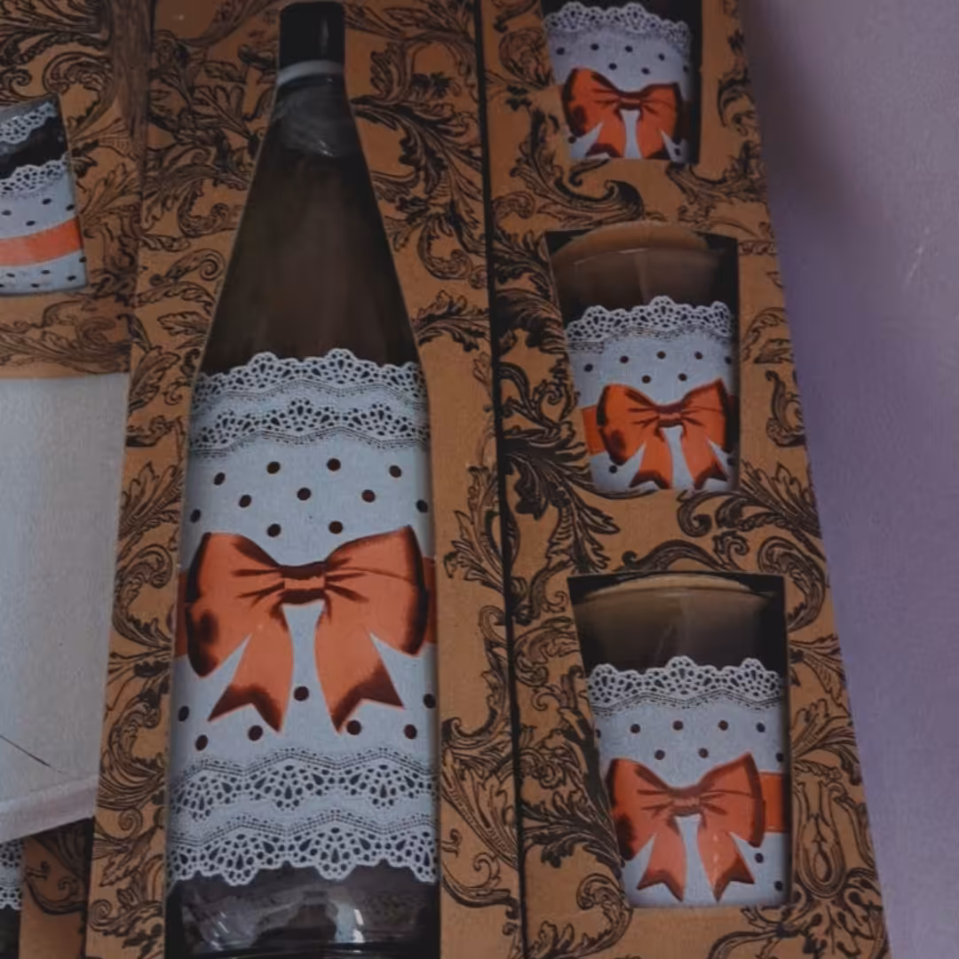 ست آبخوری  بلوری  3 عدد لیوان و یک بطری 