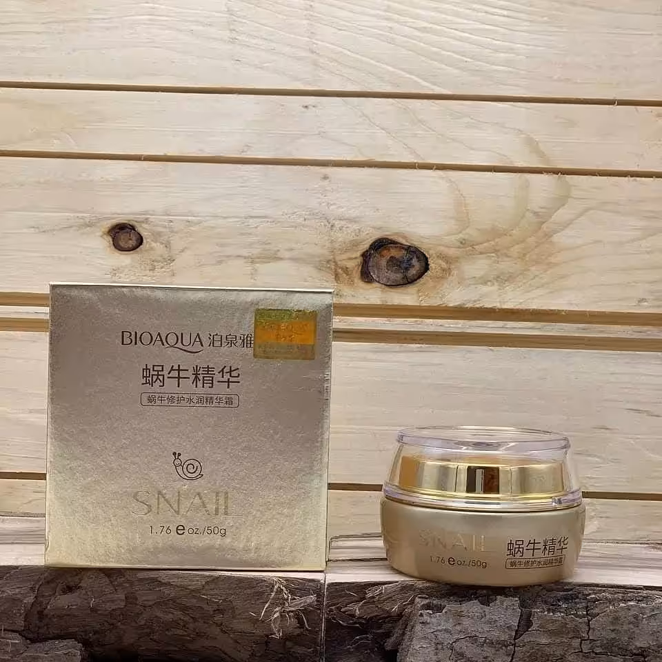 کرم روشن کننده و ترمیم کننده حلزون از برند بیواکوا کاملا اورجینال