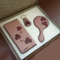  ست کادویی زنانه ست عروس شامل کیف پول آینه و جاکلیدی چرم طبیعی  دستدوز  چرم تبریز   محصول کیاچرم تبریز