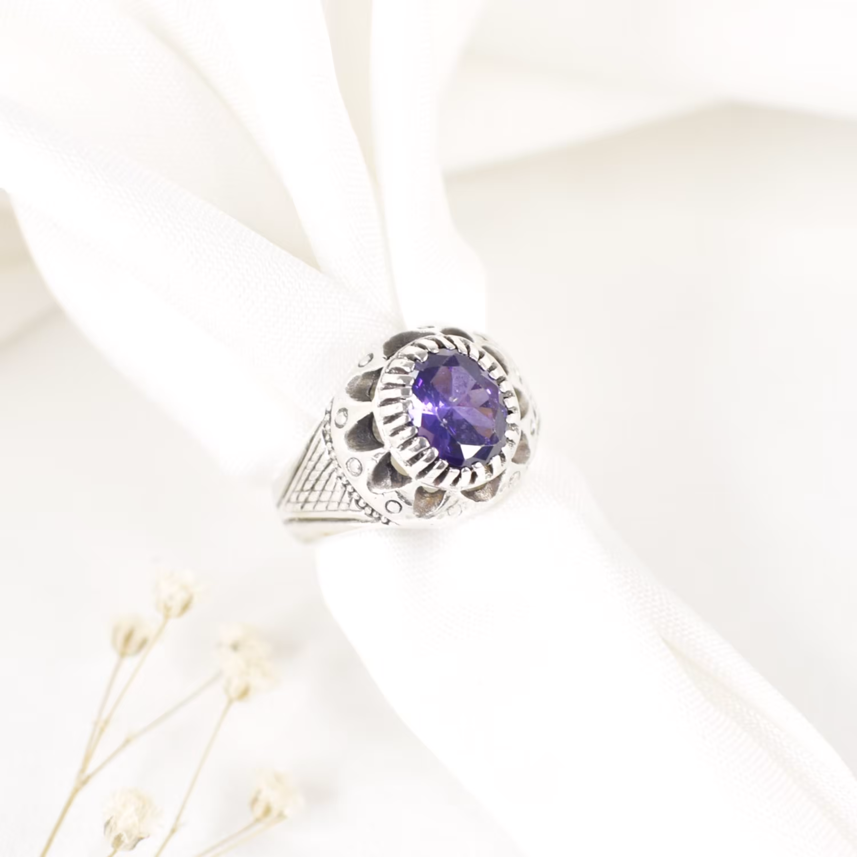 انگشتر نقره نگین بنفش یاقوتی چند بعدی و دارای کد 1644