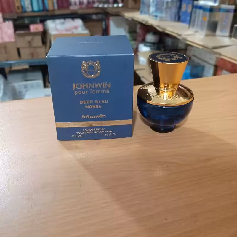 ادکلن ورساچ دیلان بلو 25 میل رایحه خنک و میوه ای