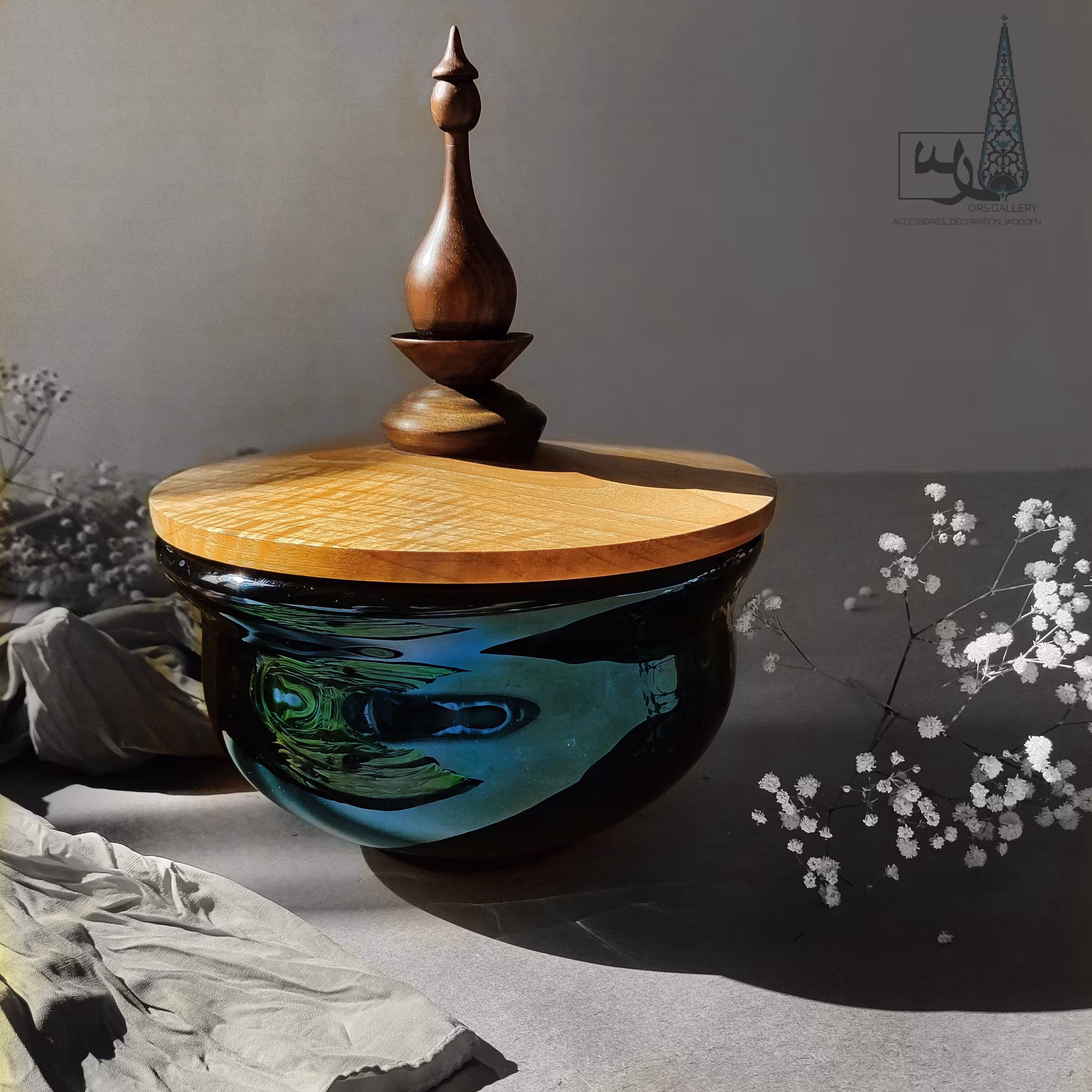 ظرف پذیرایی آبگینه در چوب گردو(هزینه ارسال پس کرایه میباشد )