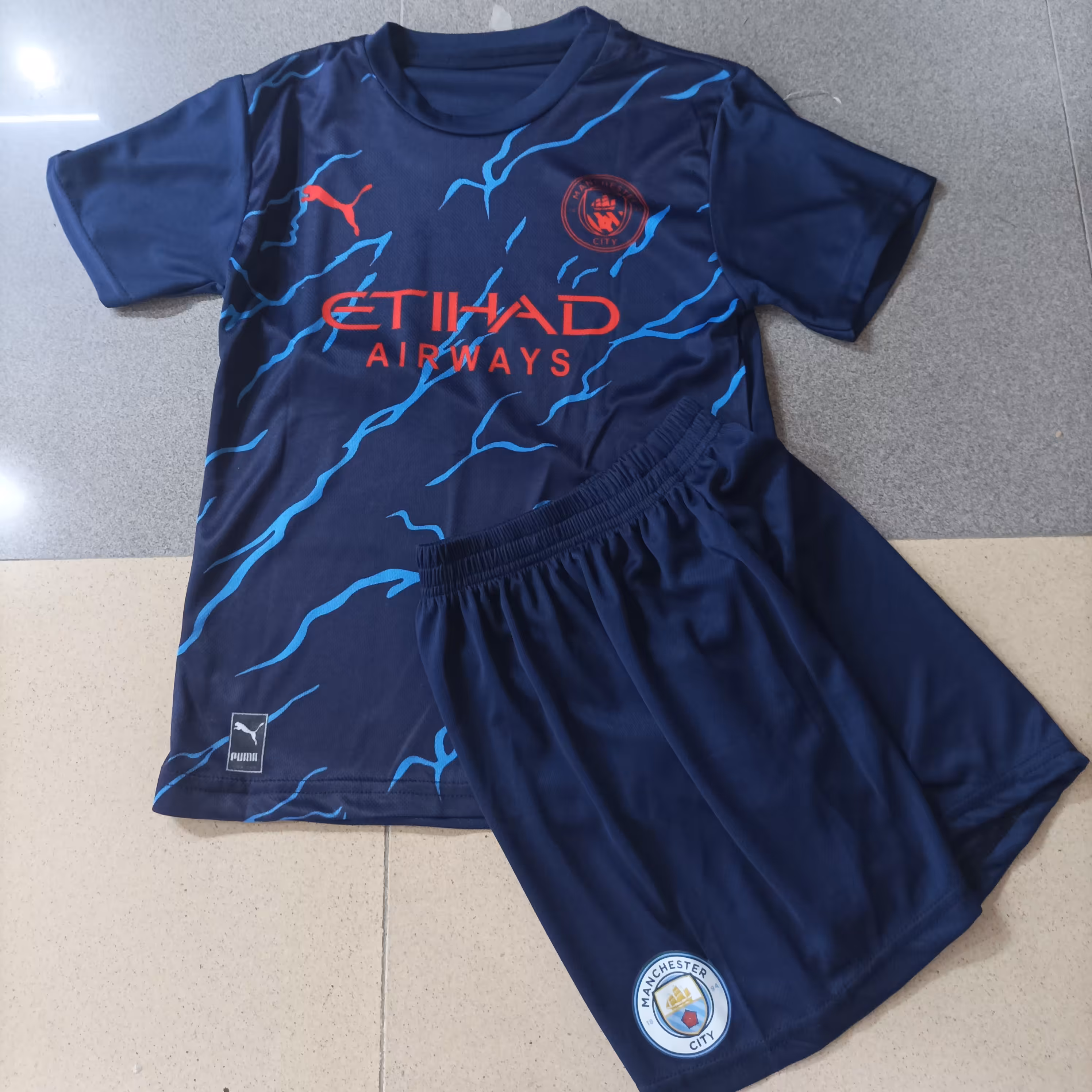 پیراهن و شورت دوم منچستر سیتی 2023