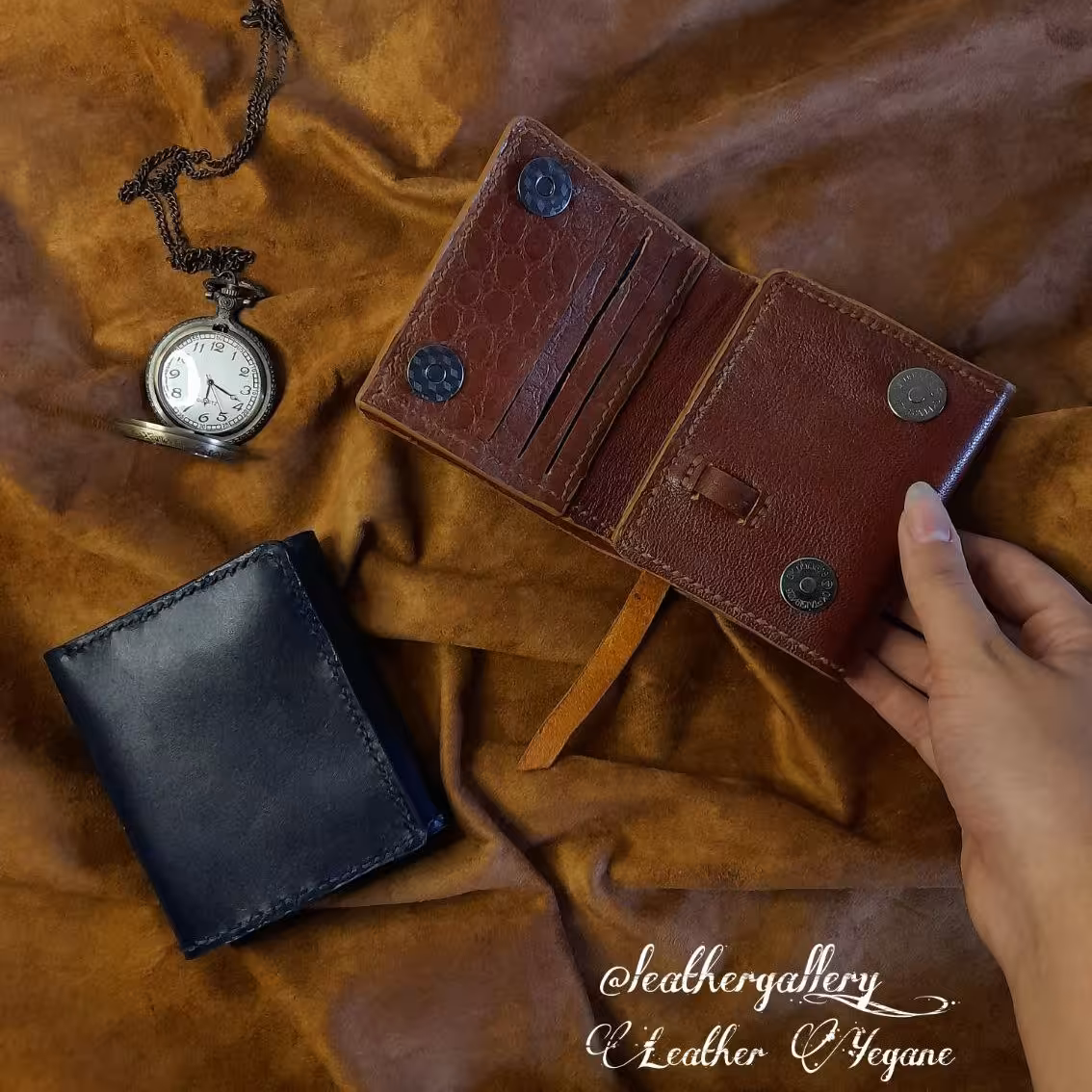 کیف پول اسپرت زنانه ومردانه چرم طبیعی صددرصد دست دوز دارای 11جای کارت و یک جای عکس