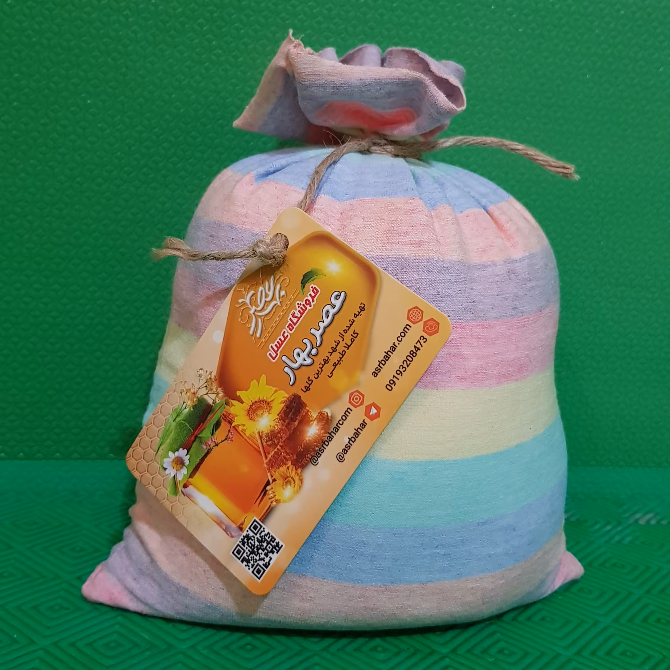 نمک سنگ فروشگاه محصولات طبیعی عصر بهار کوچک ( بسته یک و نیم کیلویی )