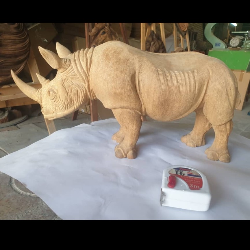 مجسمه کرگدن