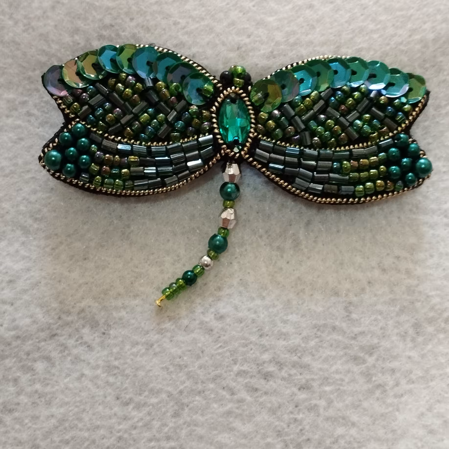 سنجاقسینه جواهر دوزی طرح سنجاقک سبز 2