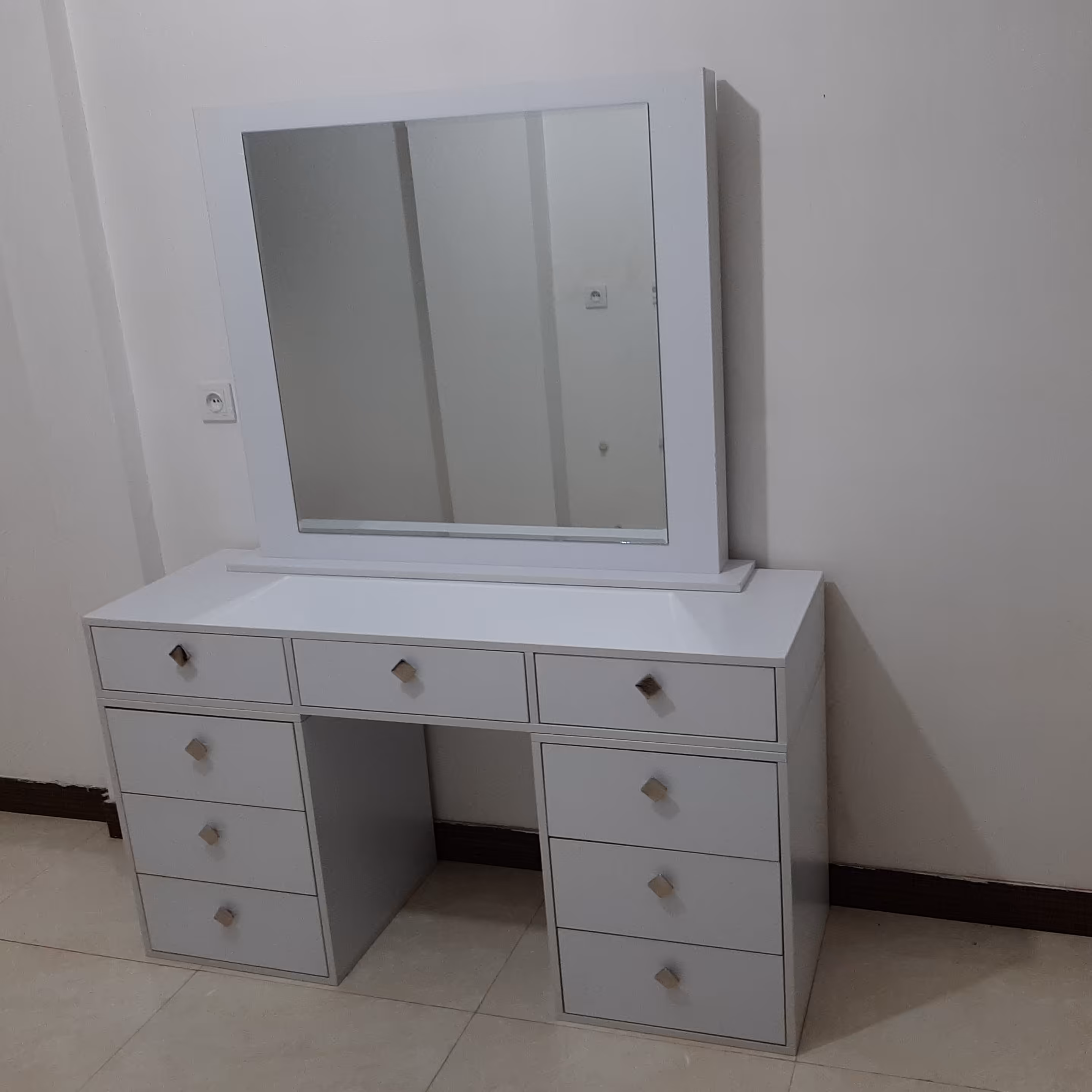 میز  آرایش آینه دار   4 تیکه با ارسال رایگان به تهران و کرج