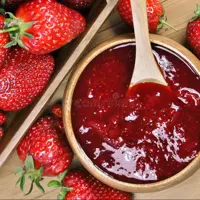 مربای توت فرنگی باعسل پخته شده