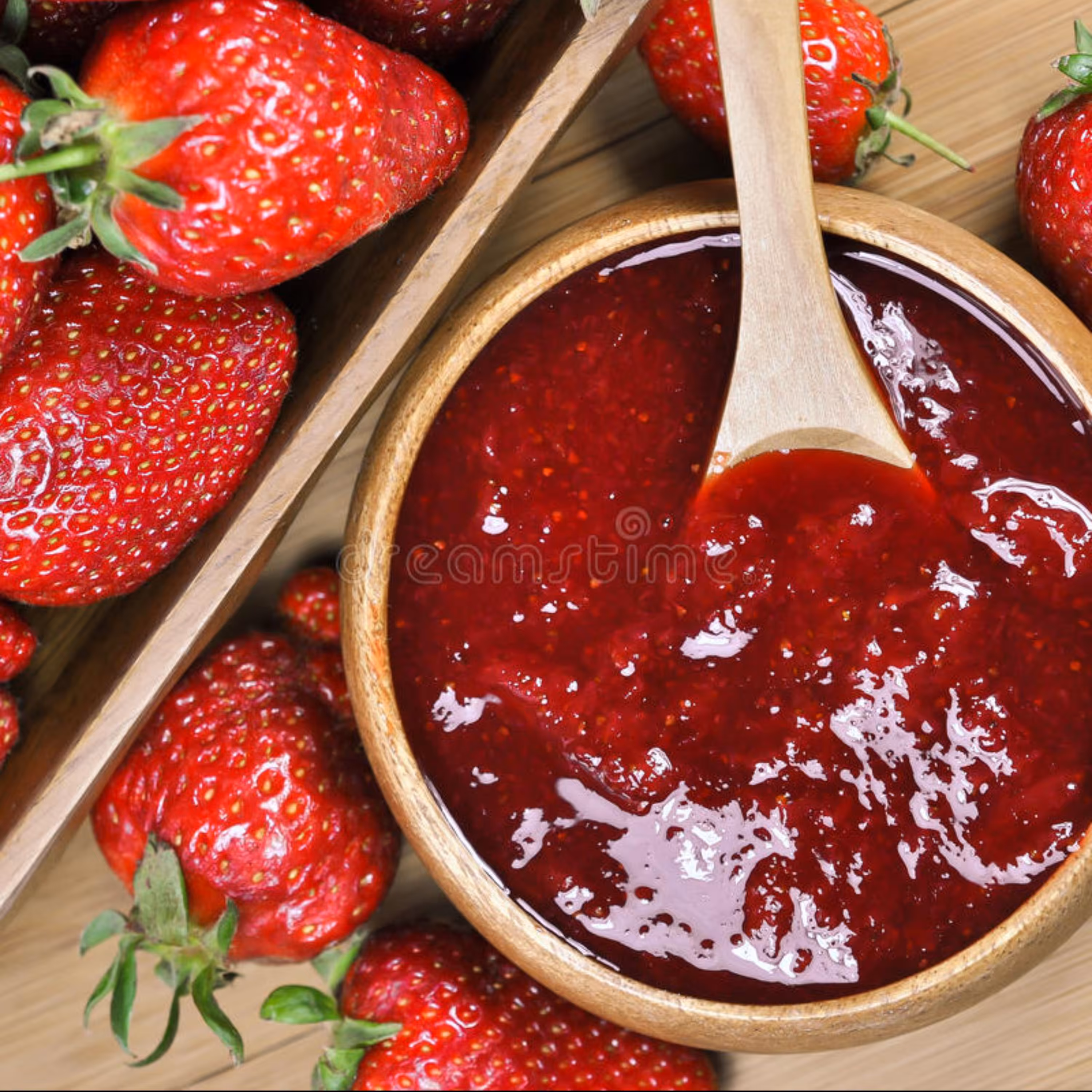 مربای توت فرنگی باعسل پخته شده