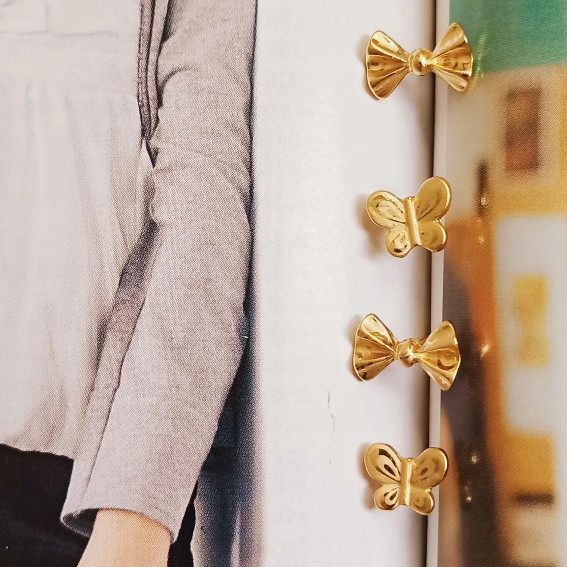 گوشواره طلایی میخی طرح پاپیون و طرح پروانه