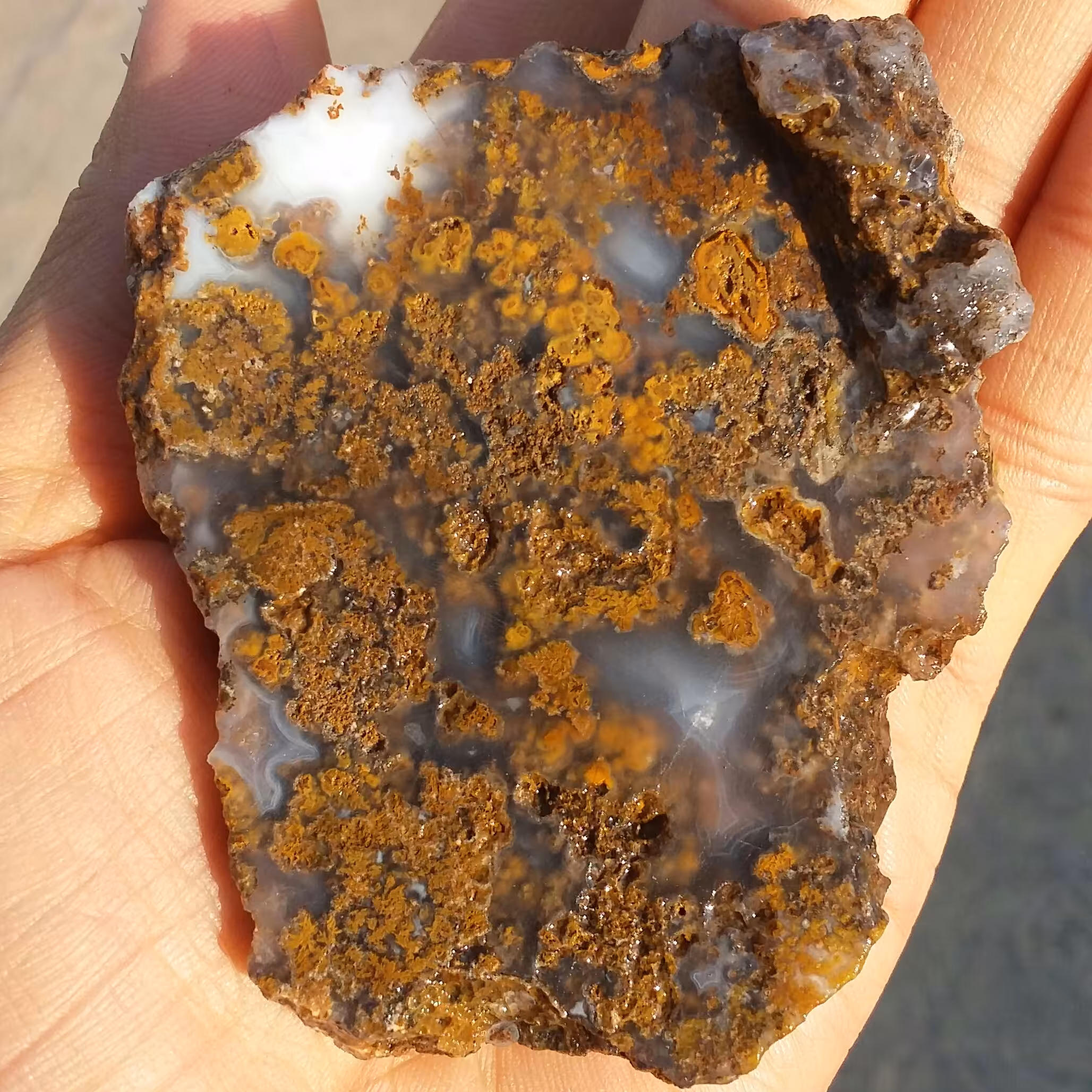 اسلایس سنگ راف عقیق منظره بسیار دیدنی کاملا طبیعی
با قابلیت ساخت چند نگین خاص کد 8052