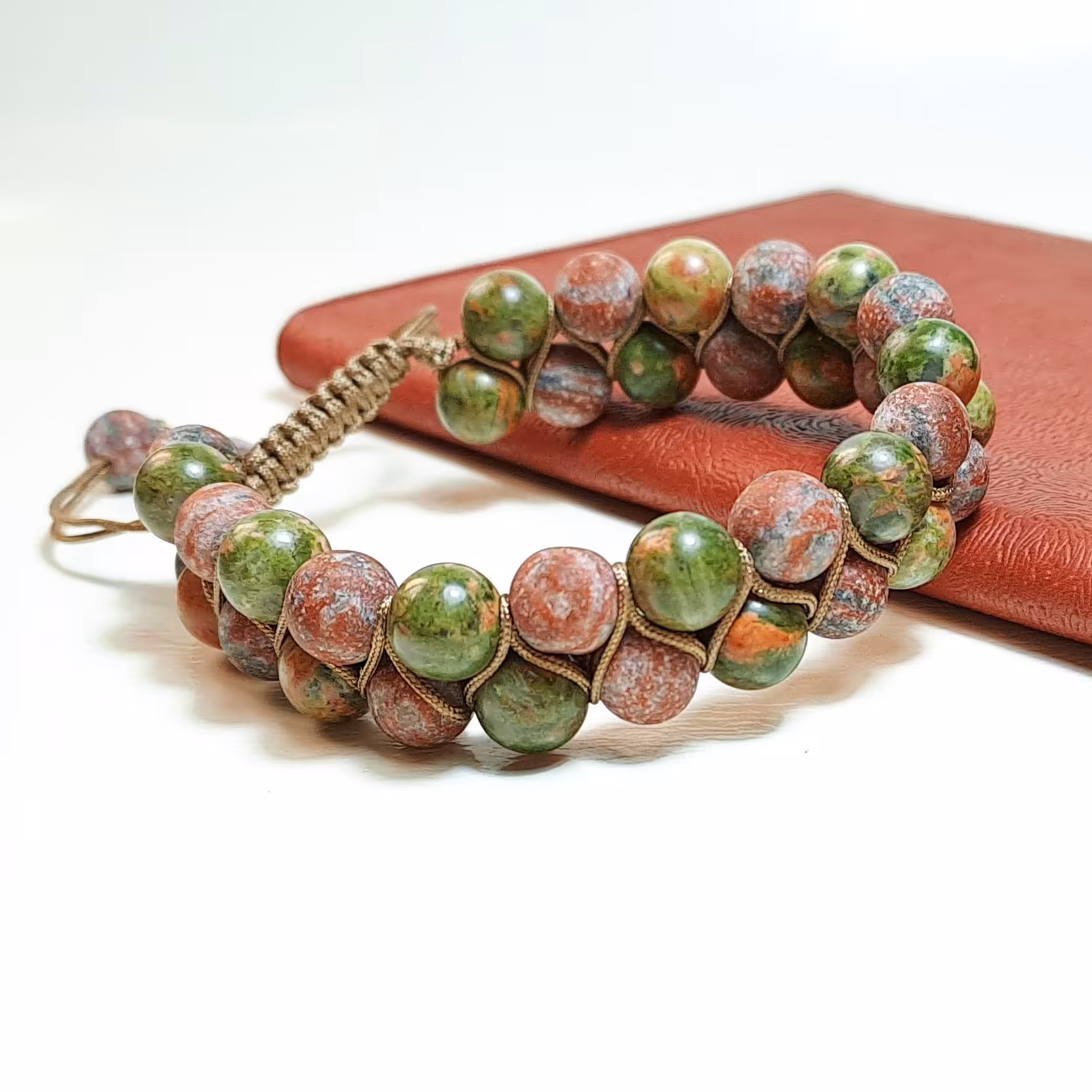 دستبند مردانه و زنانه مدل زمین سنگ اوناکیت و جاسپر قرمز مات