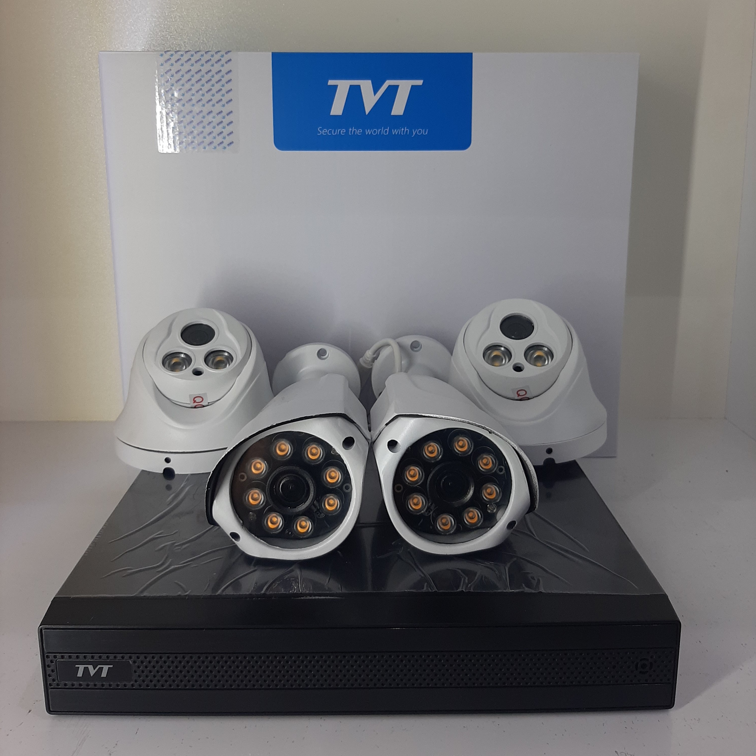 دستگاه TVTبا 4عدد دوربین دید در شب رنگی