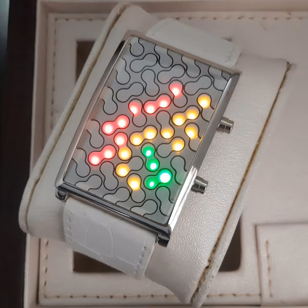 ساعت ال ای دی مولکولی ،خاص و متفاوت