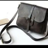 کیف  دوشی زنانه چرم