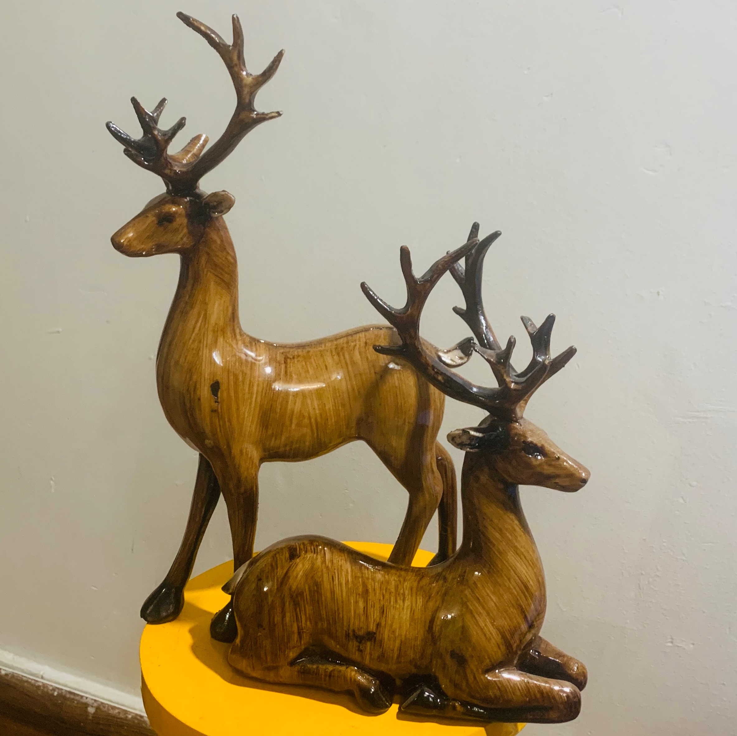 مجسمه گوزن دوتایی پلی استر طرح چوب