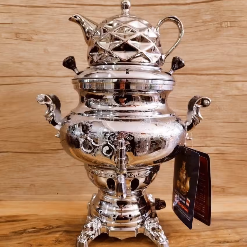 سماور 6 لیتر سه کاره برنجی طرح نسترن نقره ای (سماور سه کاره سماور برنجی )