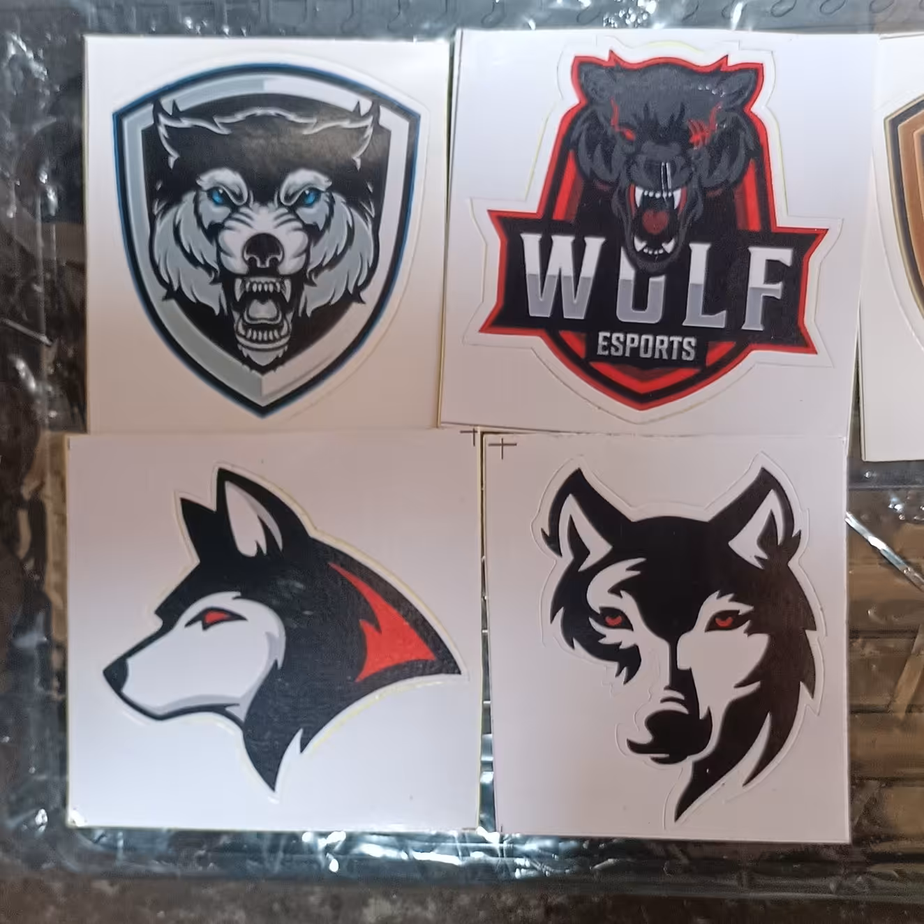 استیکر گرگ و سگ(ارسال به صورت پس کرایه با تیپاکس و چاپار )