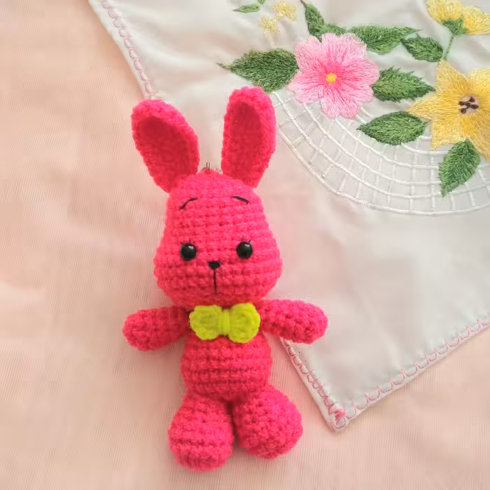 اسباب بازی عروسک بافتنی کاموایی آویز سرکلیدی جاکلیدی خرگوش