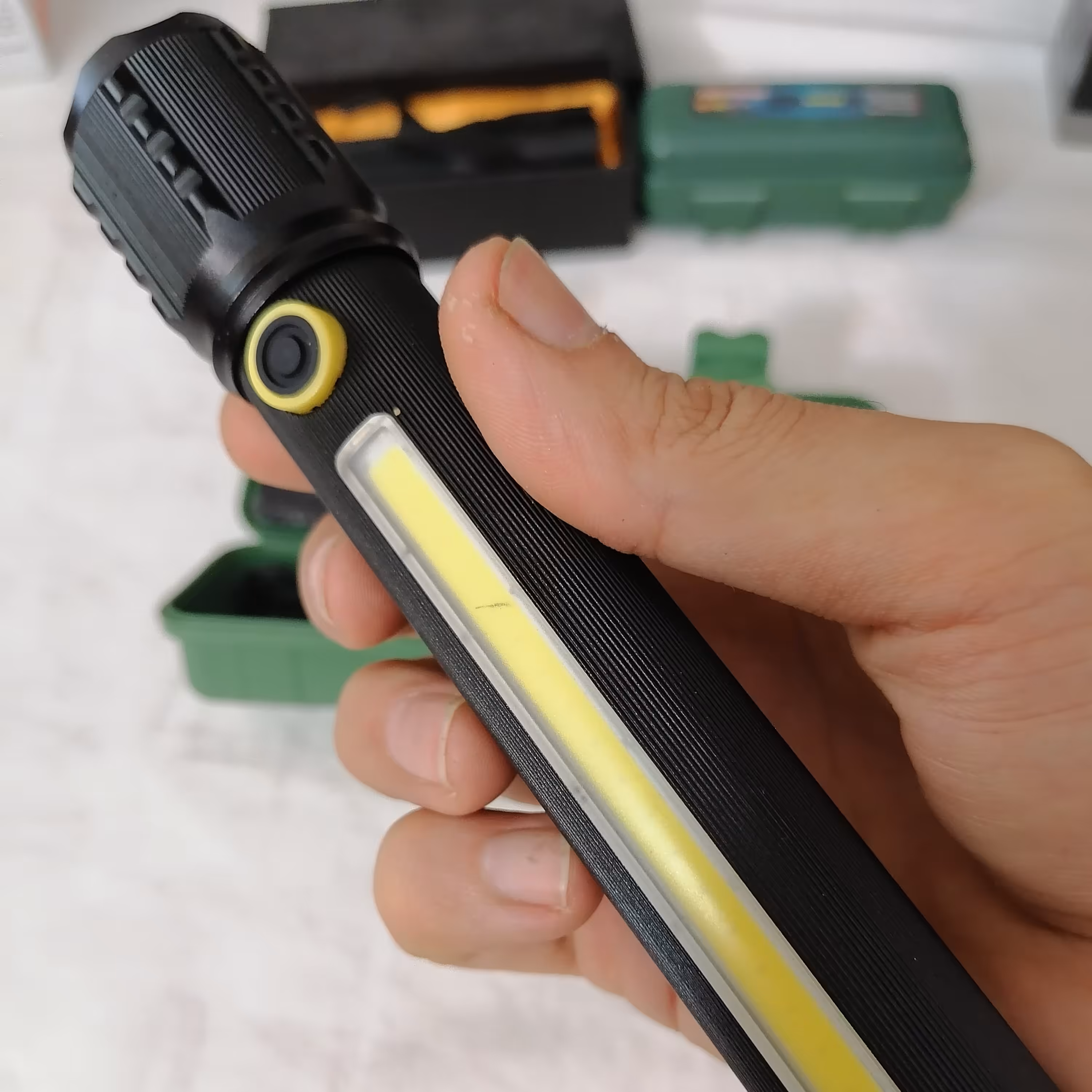 چراغ قوه دستی پلیس مدل a-2470 در فروشگاه قشمی شاپ Qeshmishop