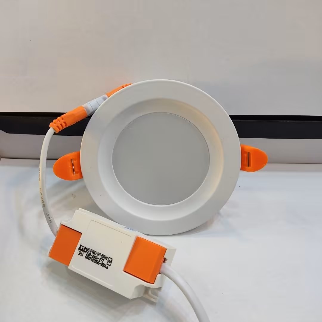 پنل ال ای دی 9 وات توکار گرد دلتا . رنگ سفید و آفتابی (12 ماه گارانتی تعویض)